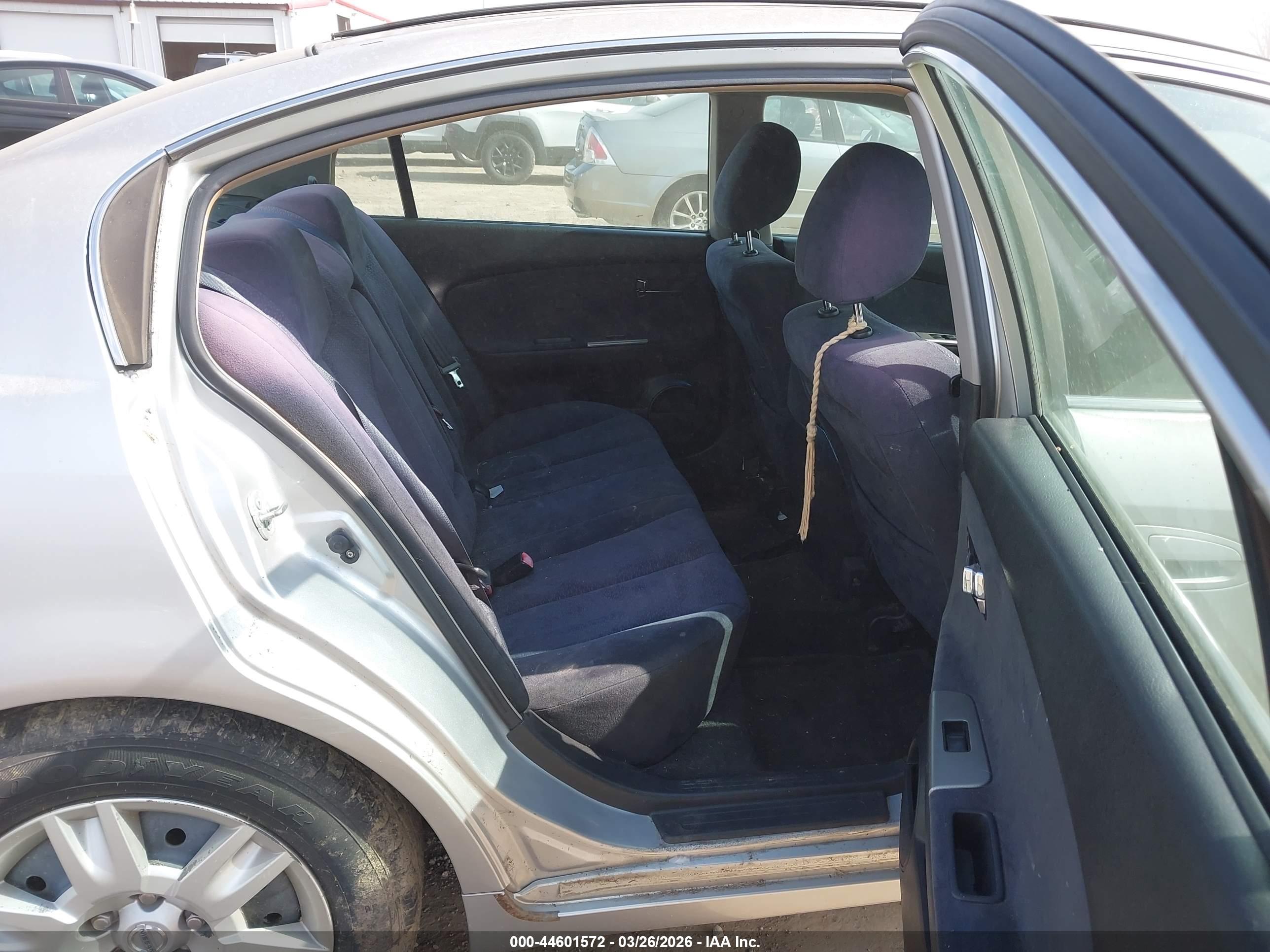 NISSAN ALTIMA image 8
