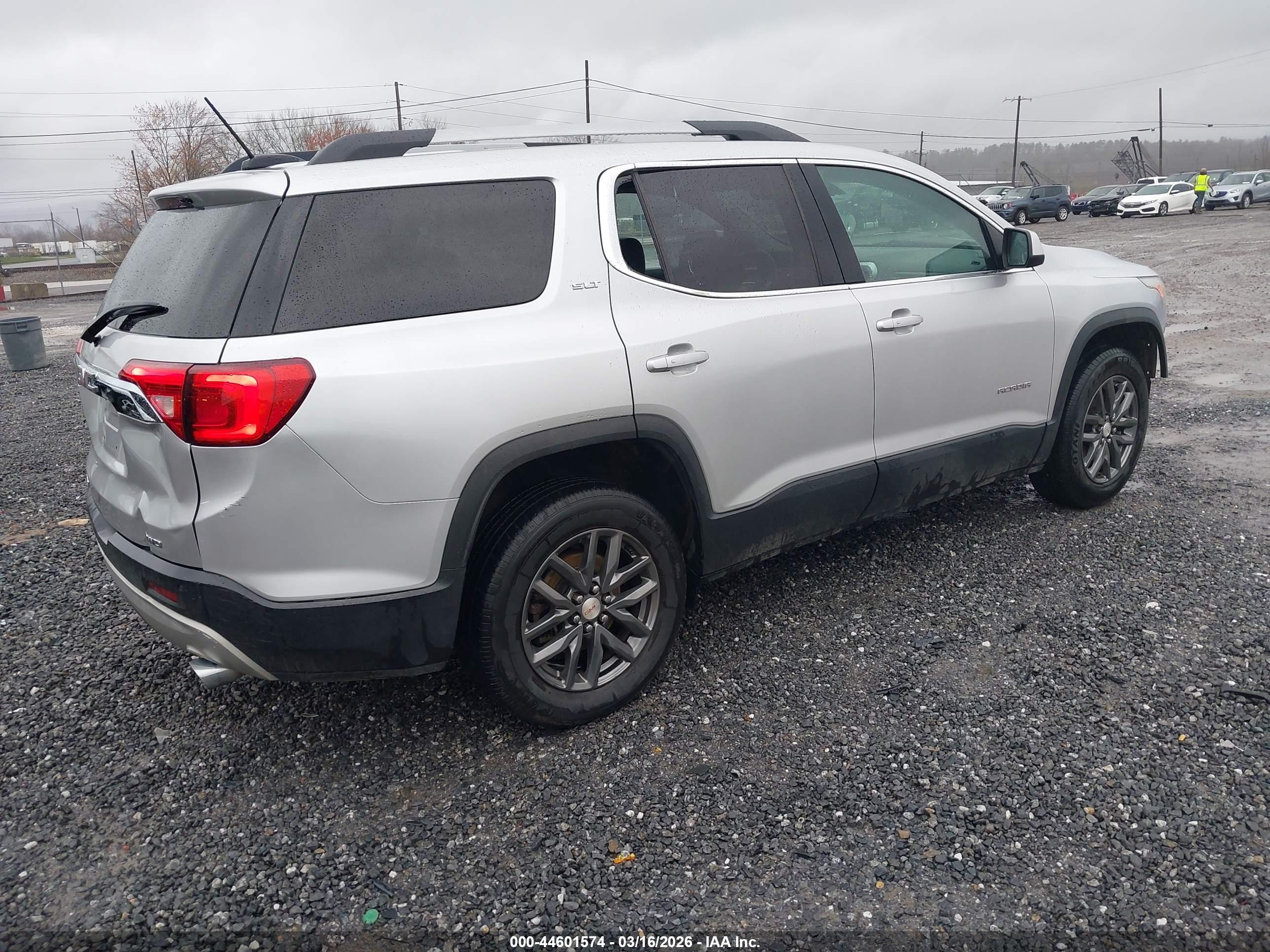 GMC ACADIA image 4