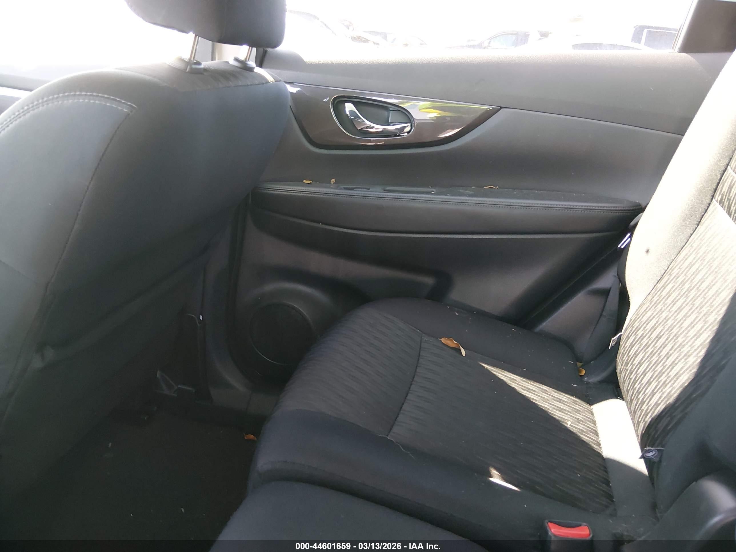 NISSAN ROGUE image 8