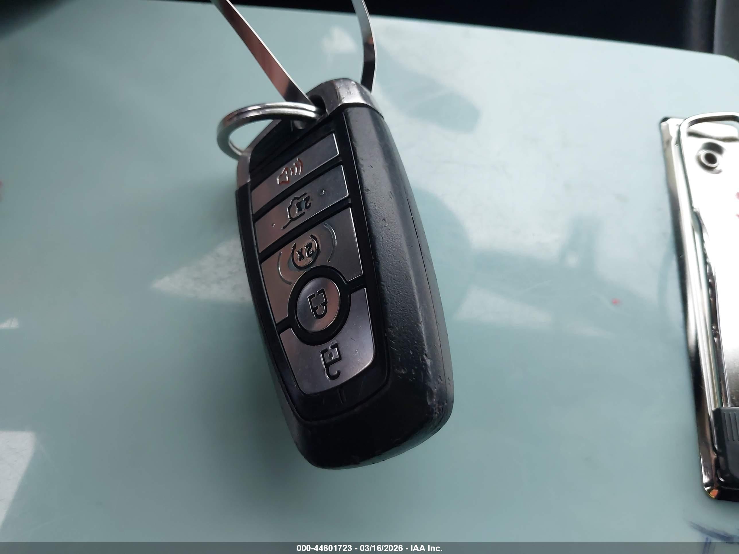 FORD FUSION image 11
