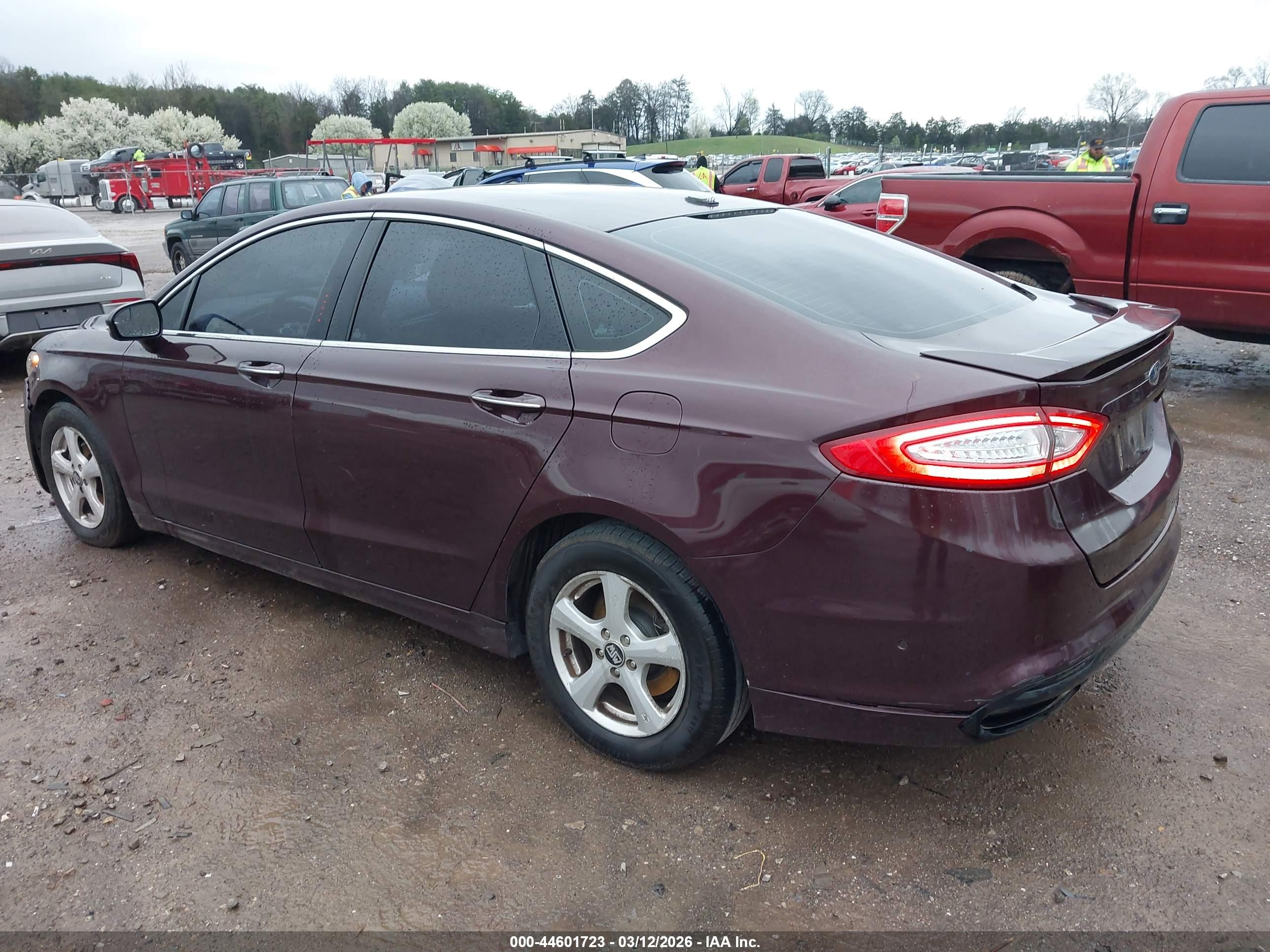 FORD FUSION image 3