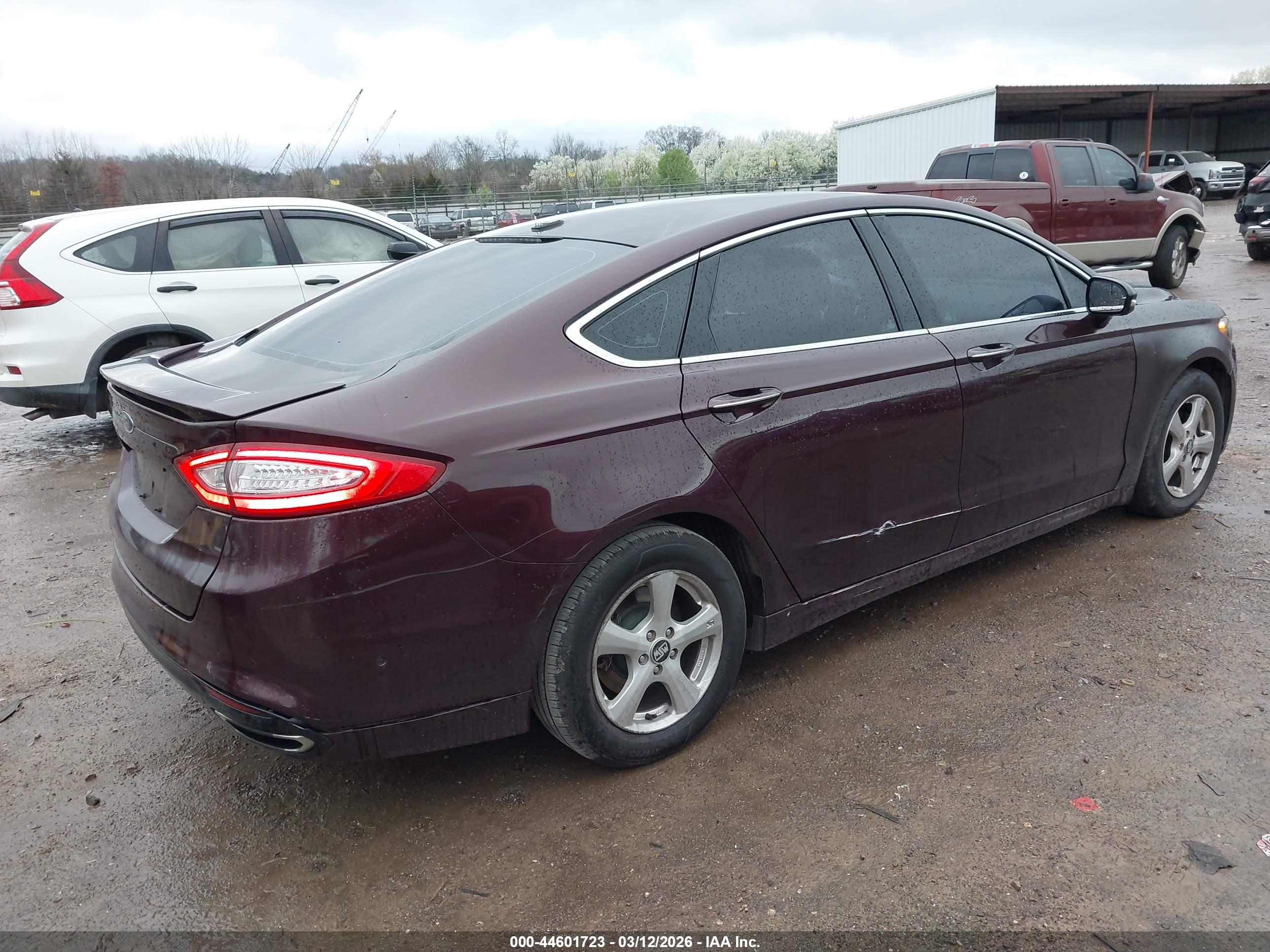 FORD FUSION image 4