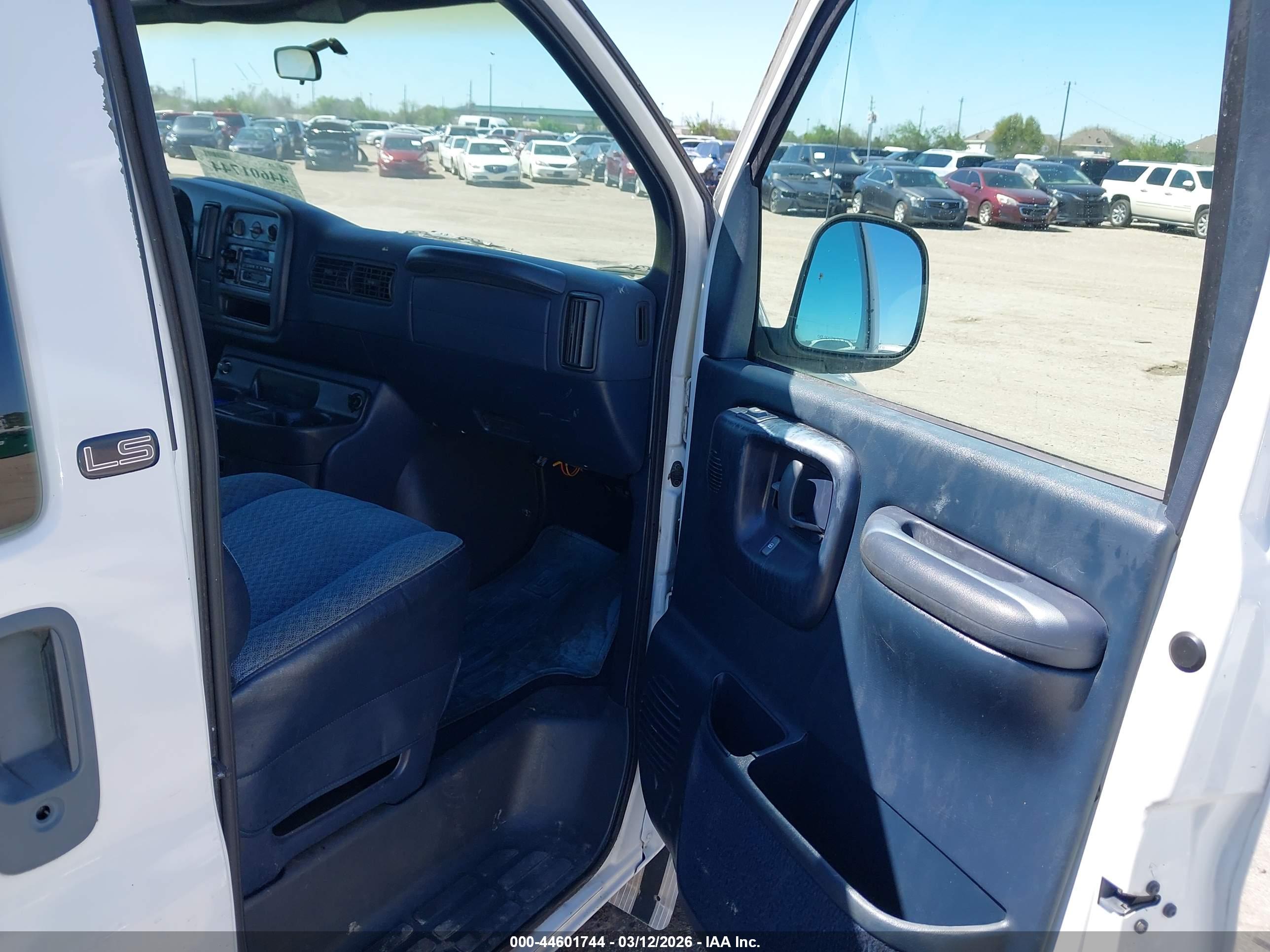 CHEVROLET EXPRESS image 5