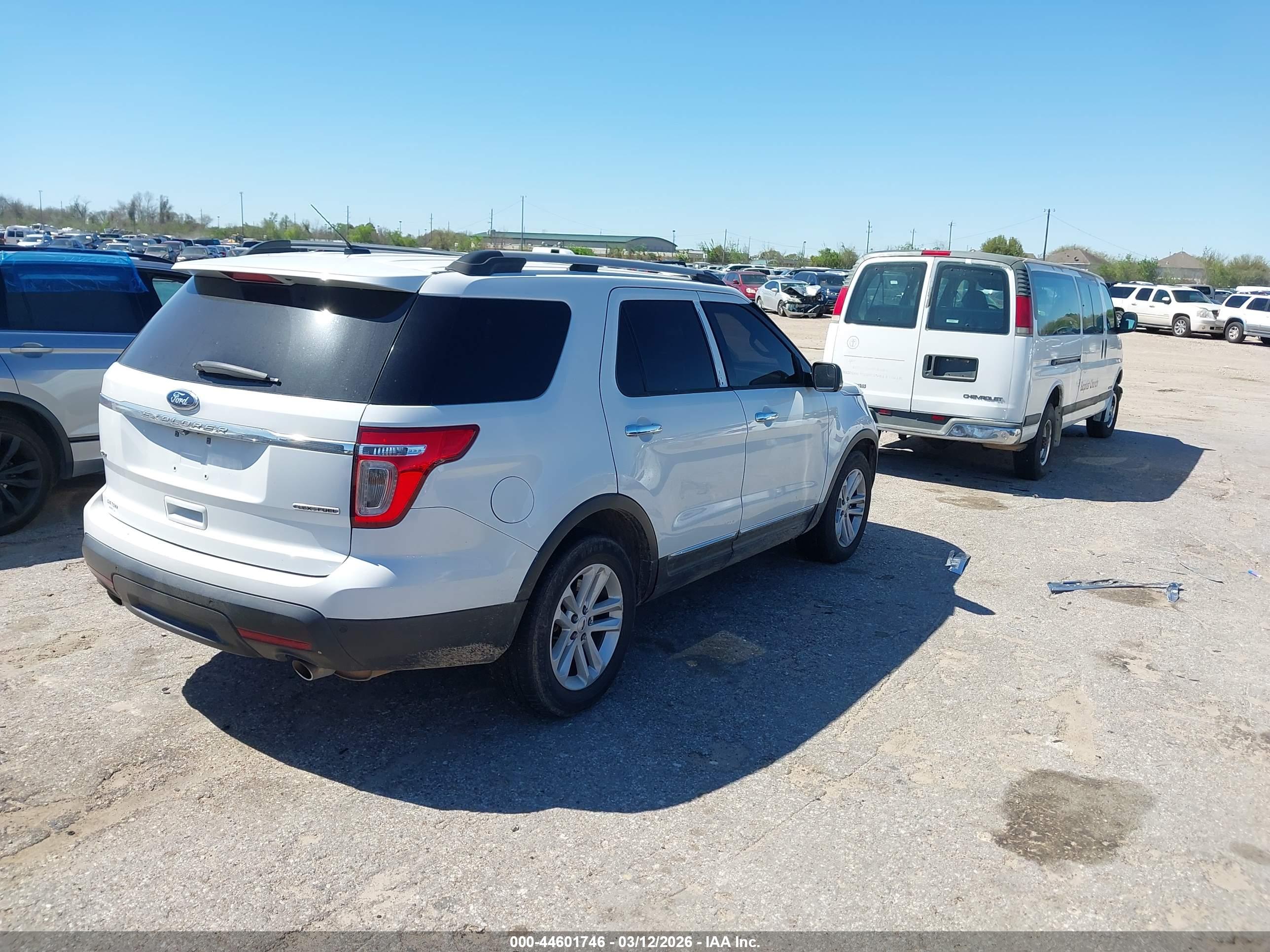FORD EXPLORER image 4