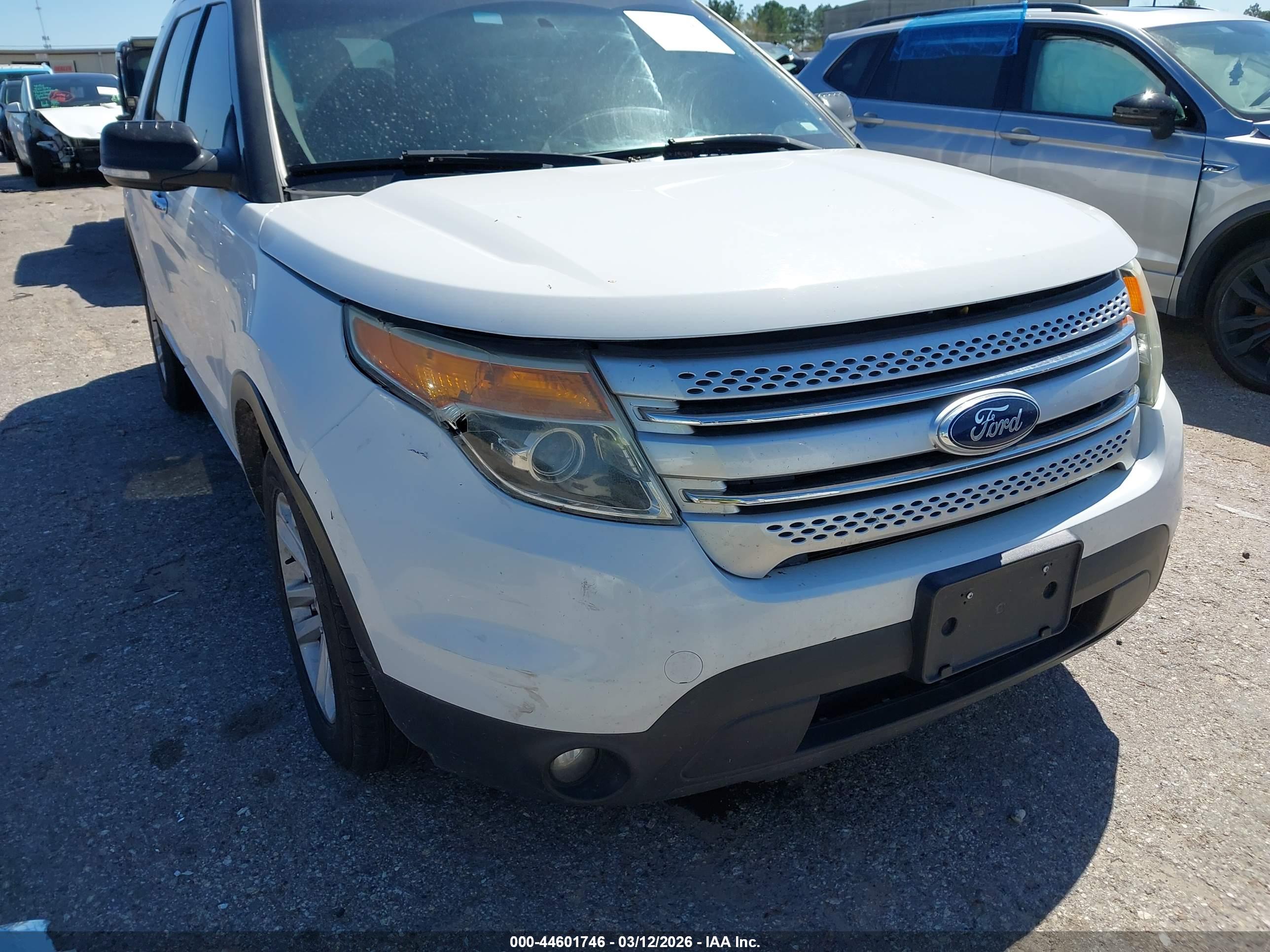 FORD EXPLORER image 6