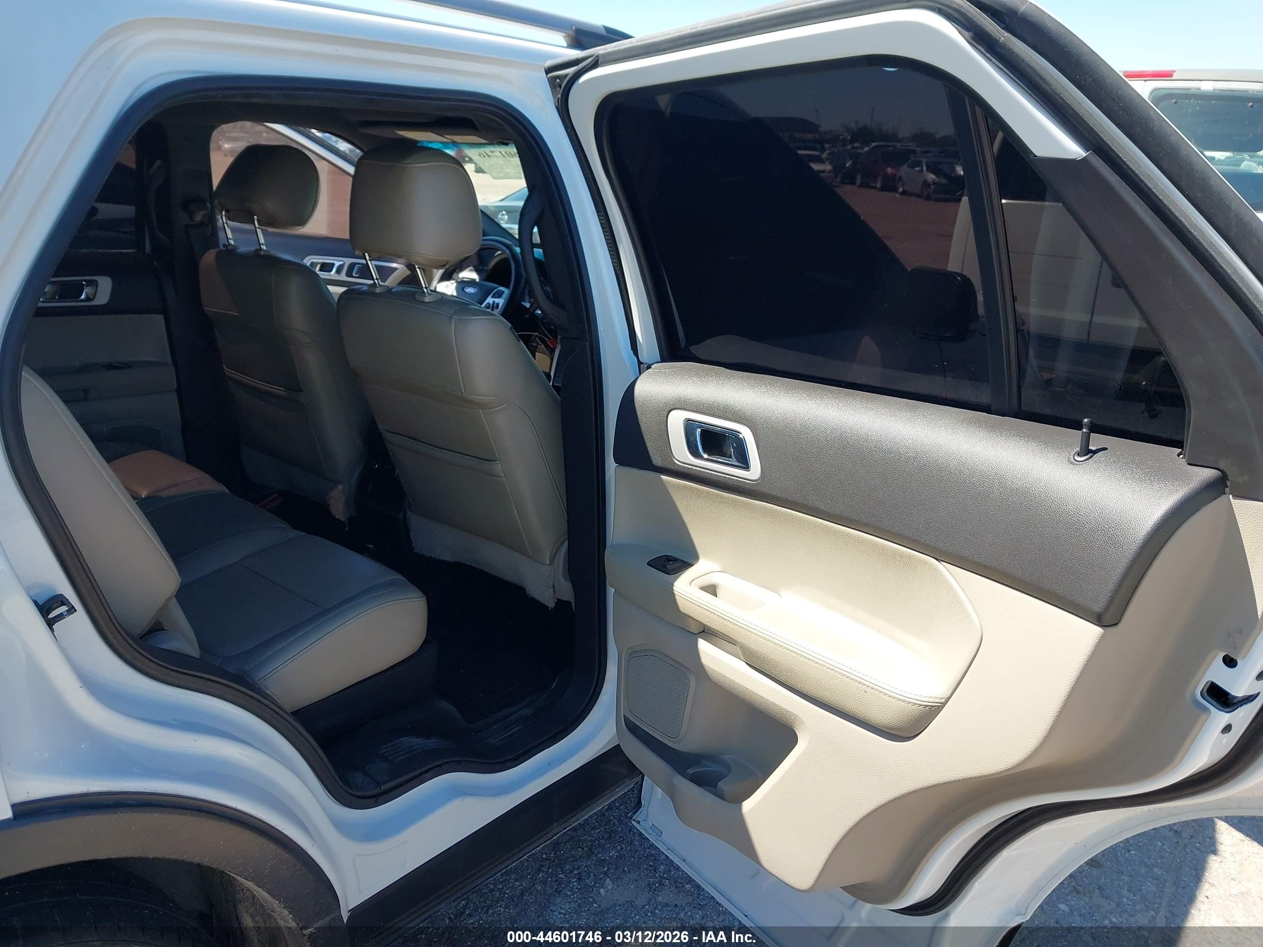 FORD EXPLORER image 8