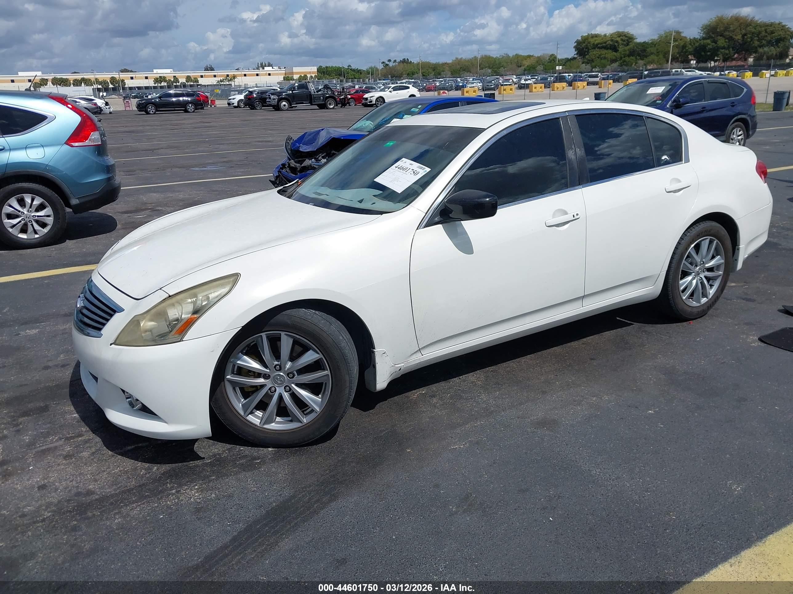 INFINITI G37 image 2
