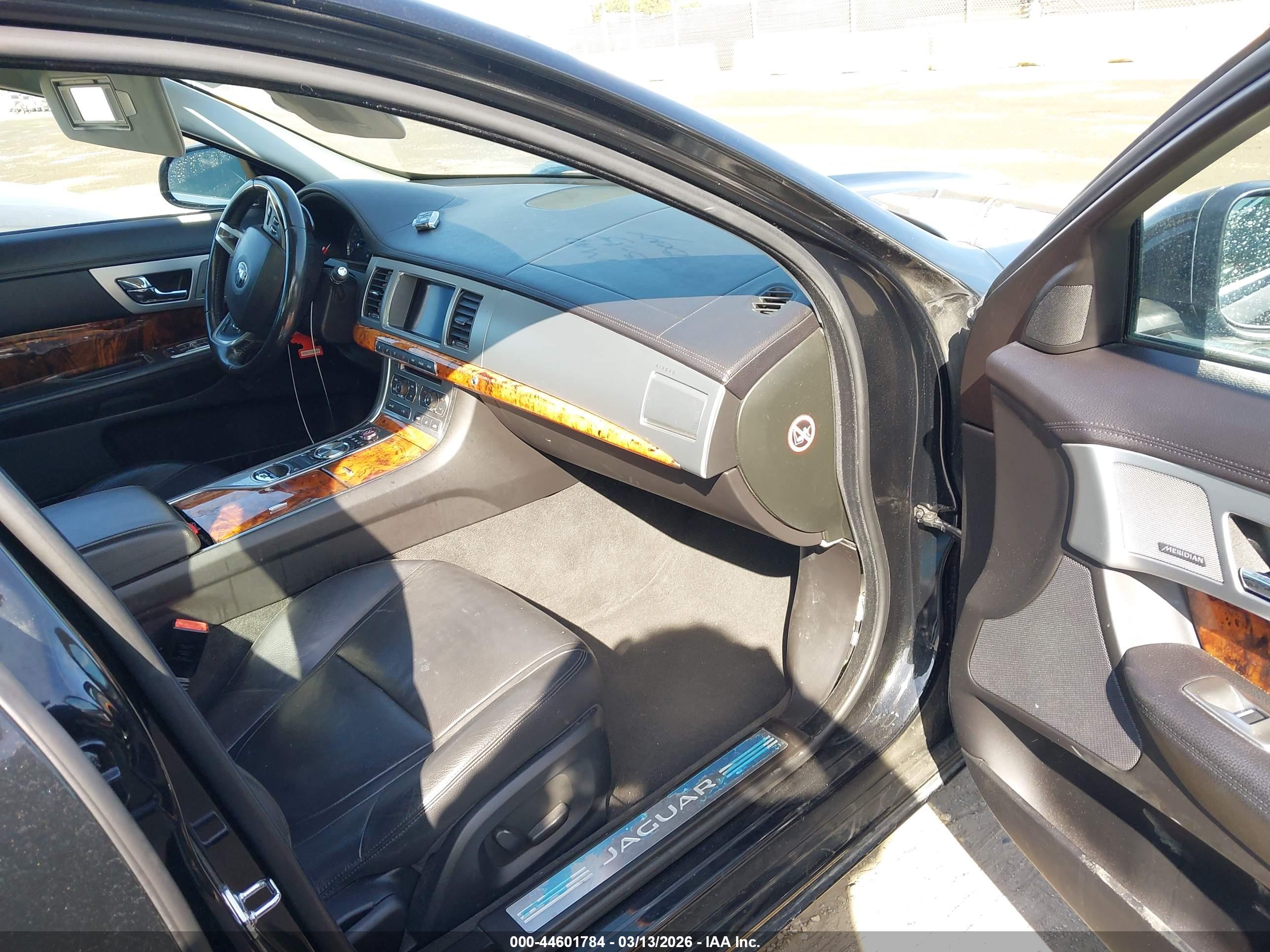 JAGUAR XF image 5