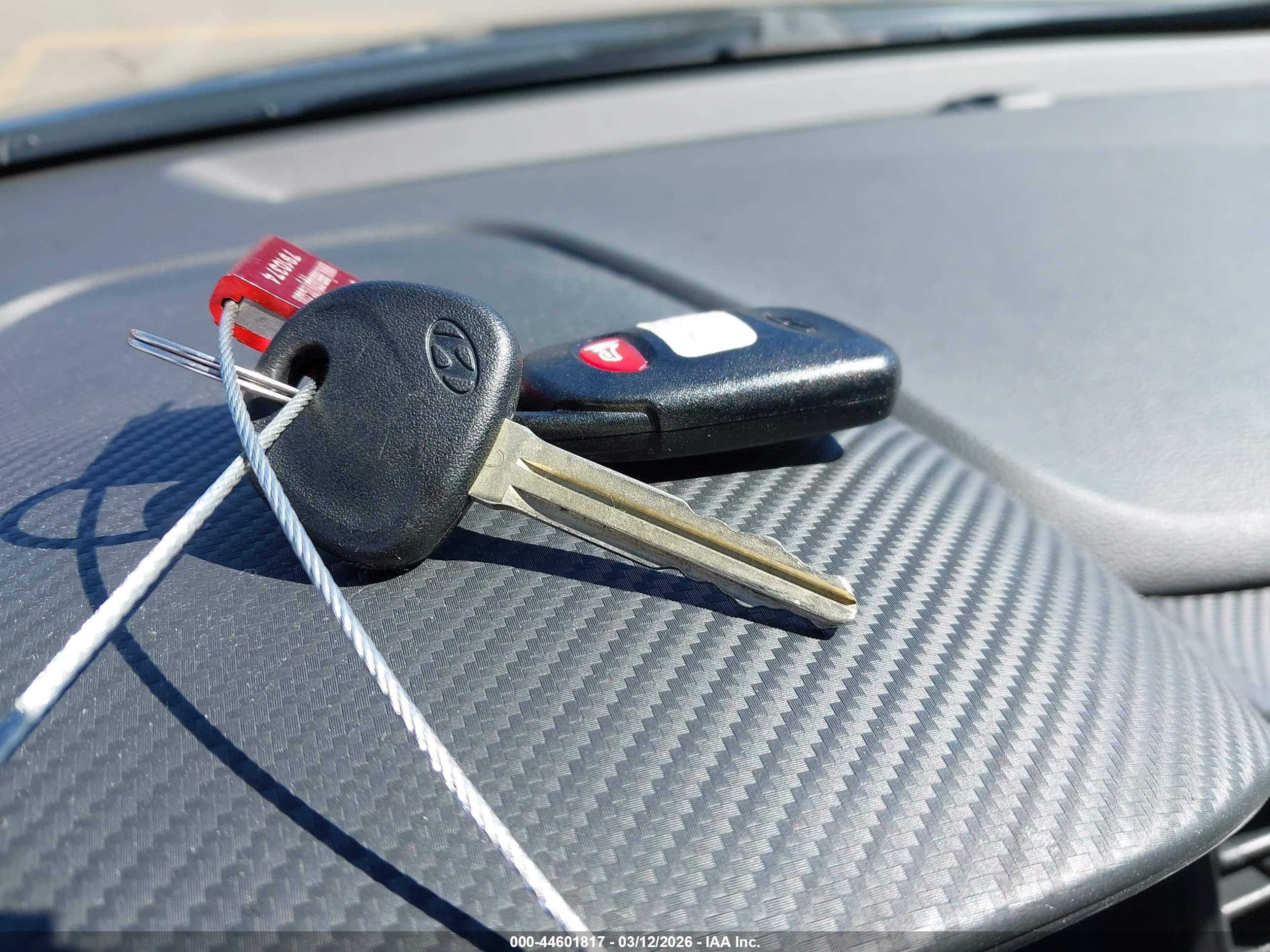 HYUNDAI ELANTRA image 11