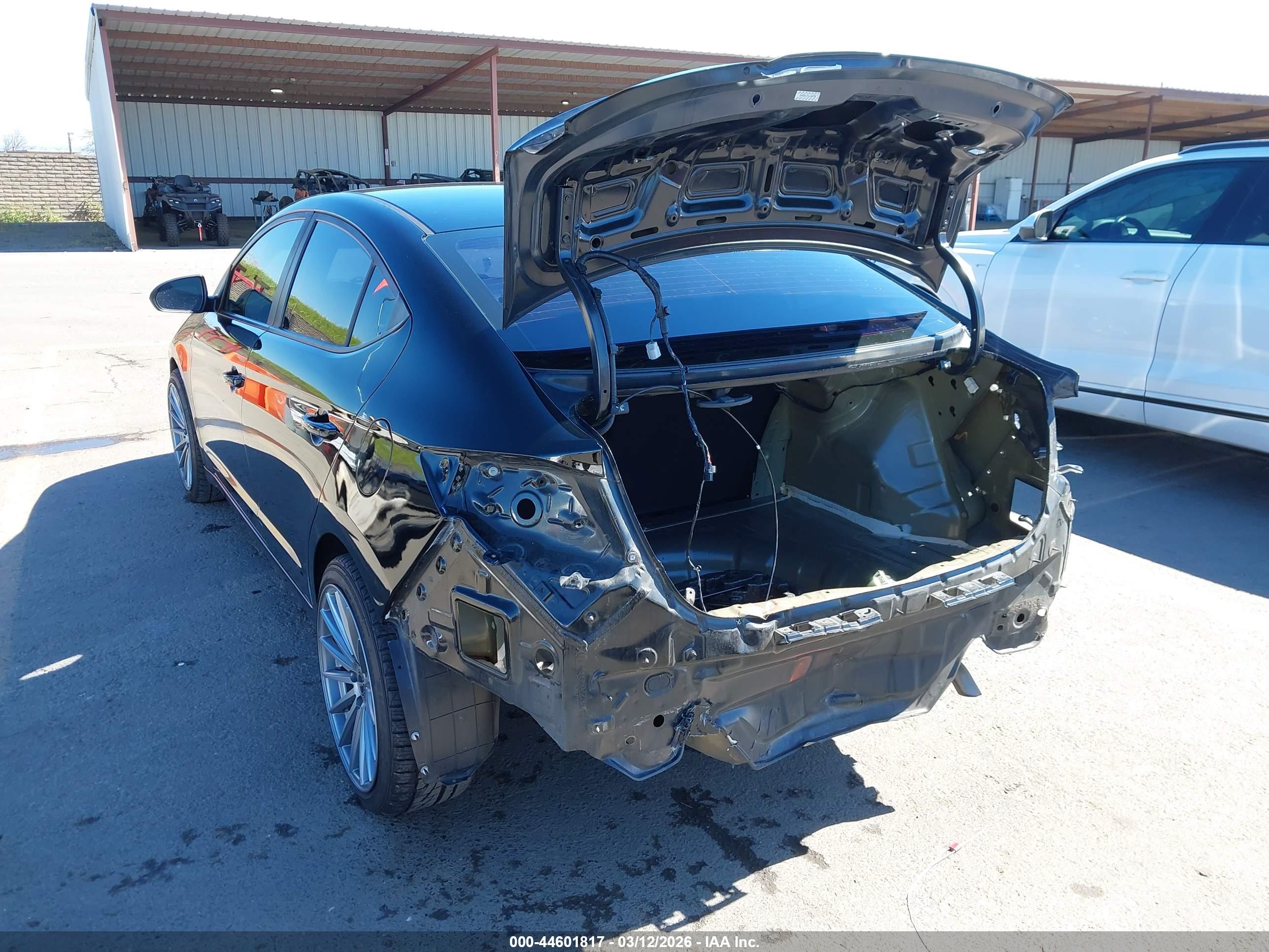 HYUNDAI ELANTRA image 3