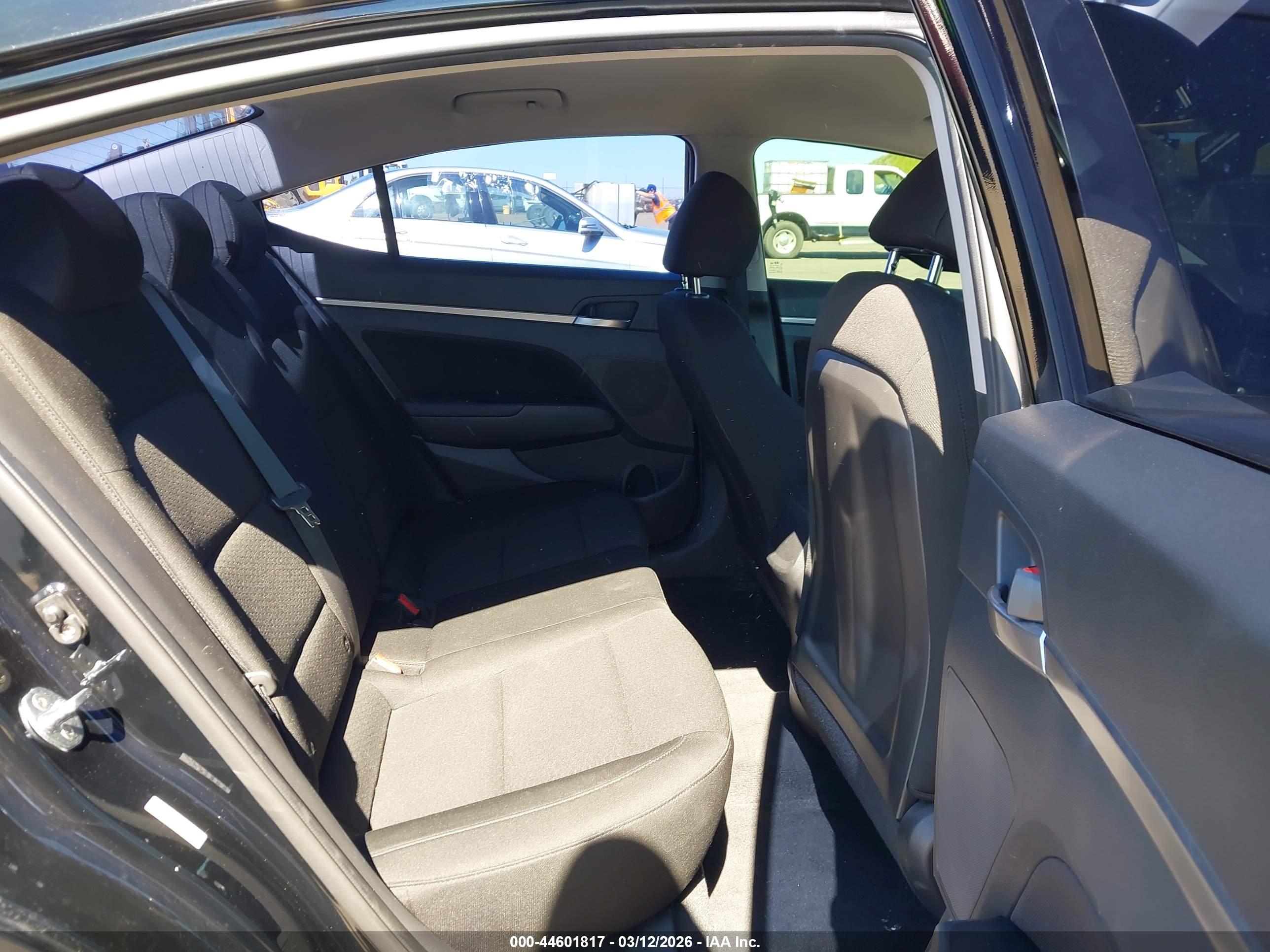 HYUNDAI ELANTRA image 8