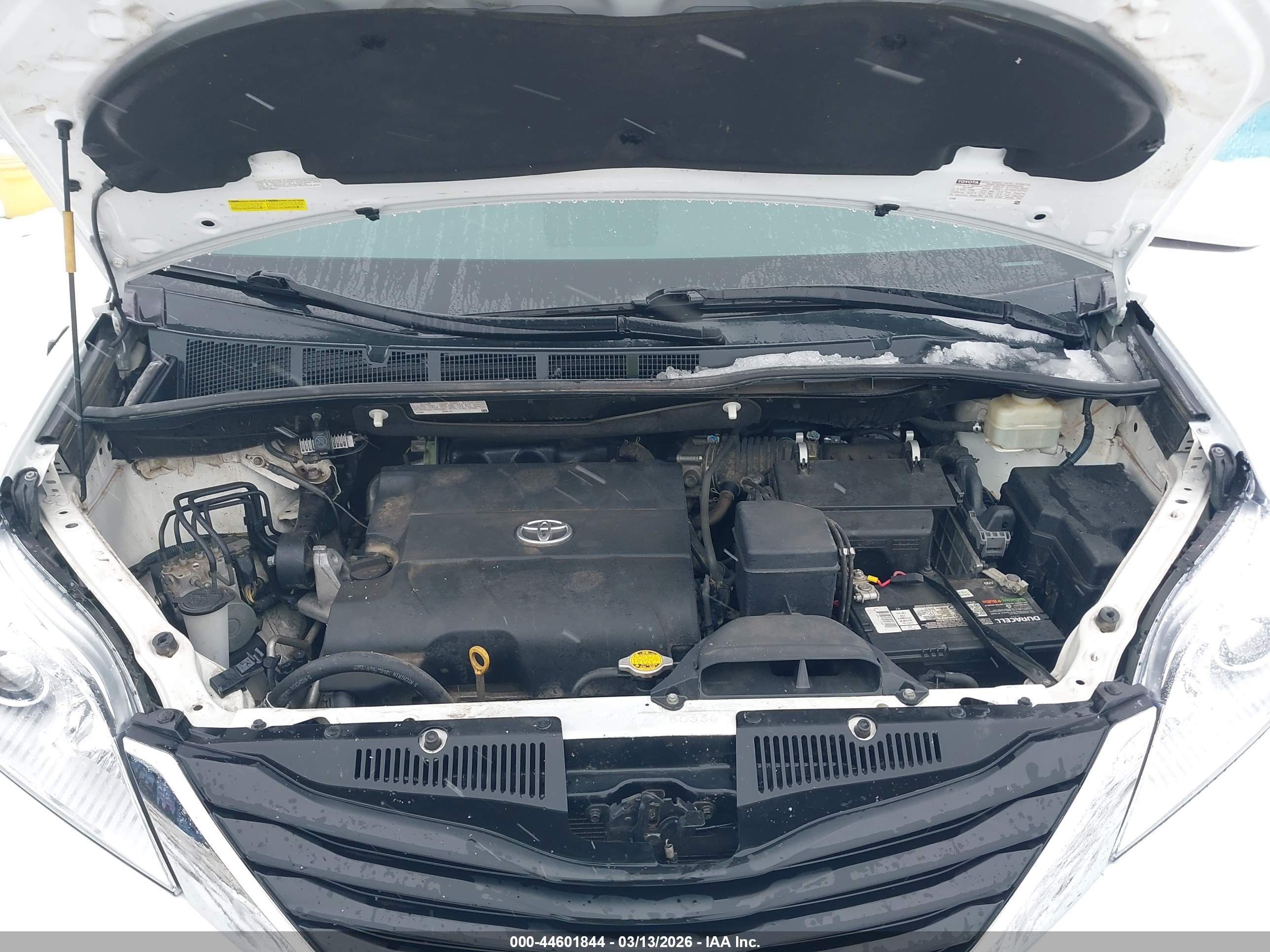 TOYOTA SIENNA image 10