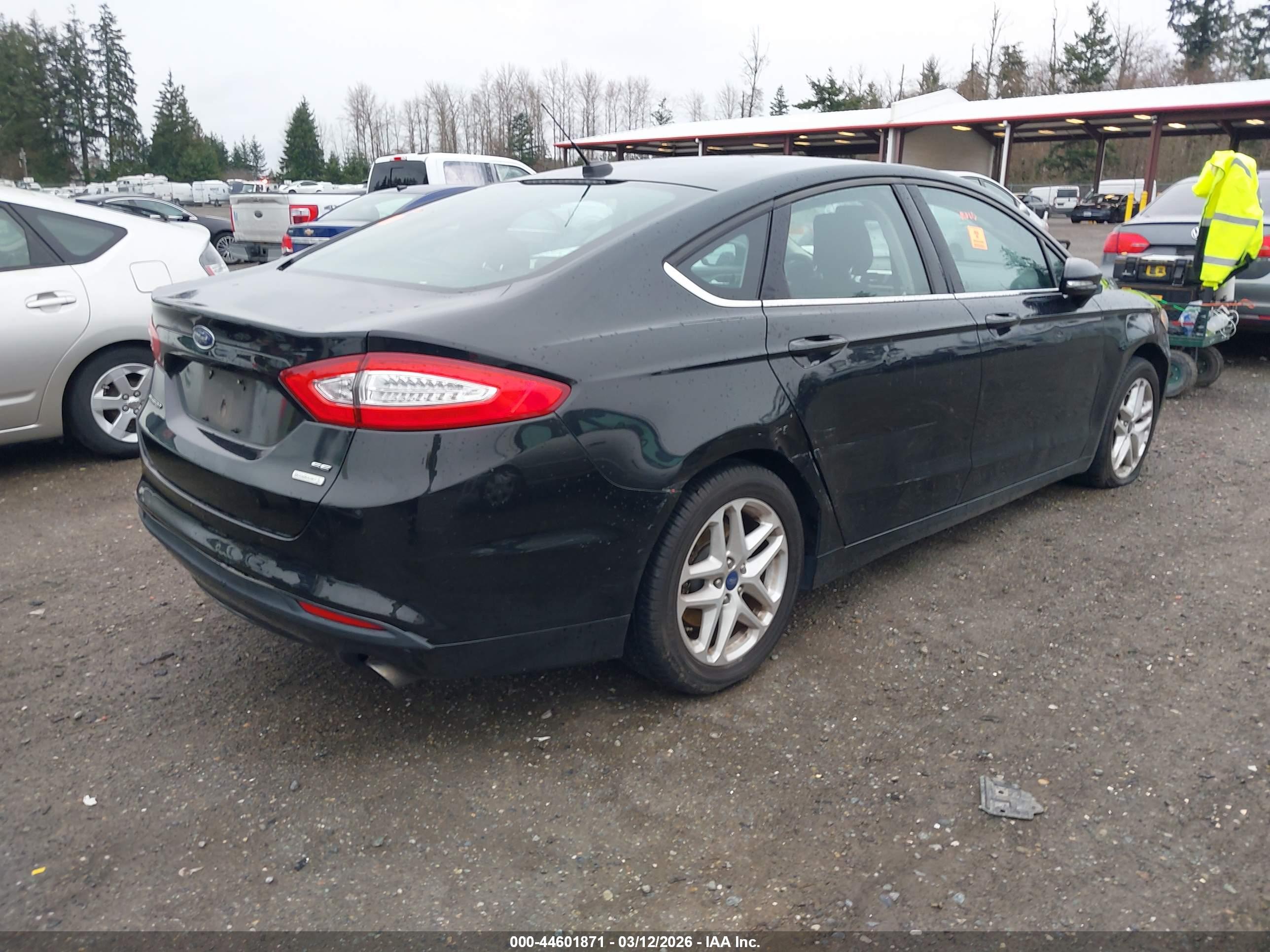 FORD FUSION image 4
