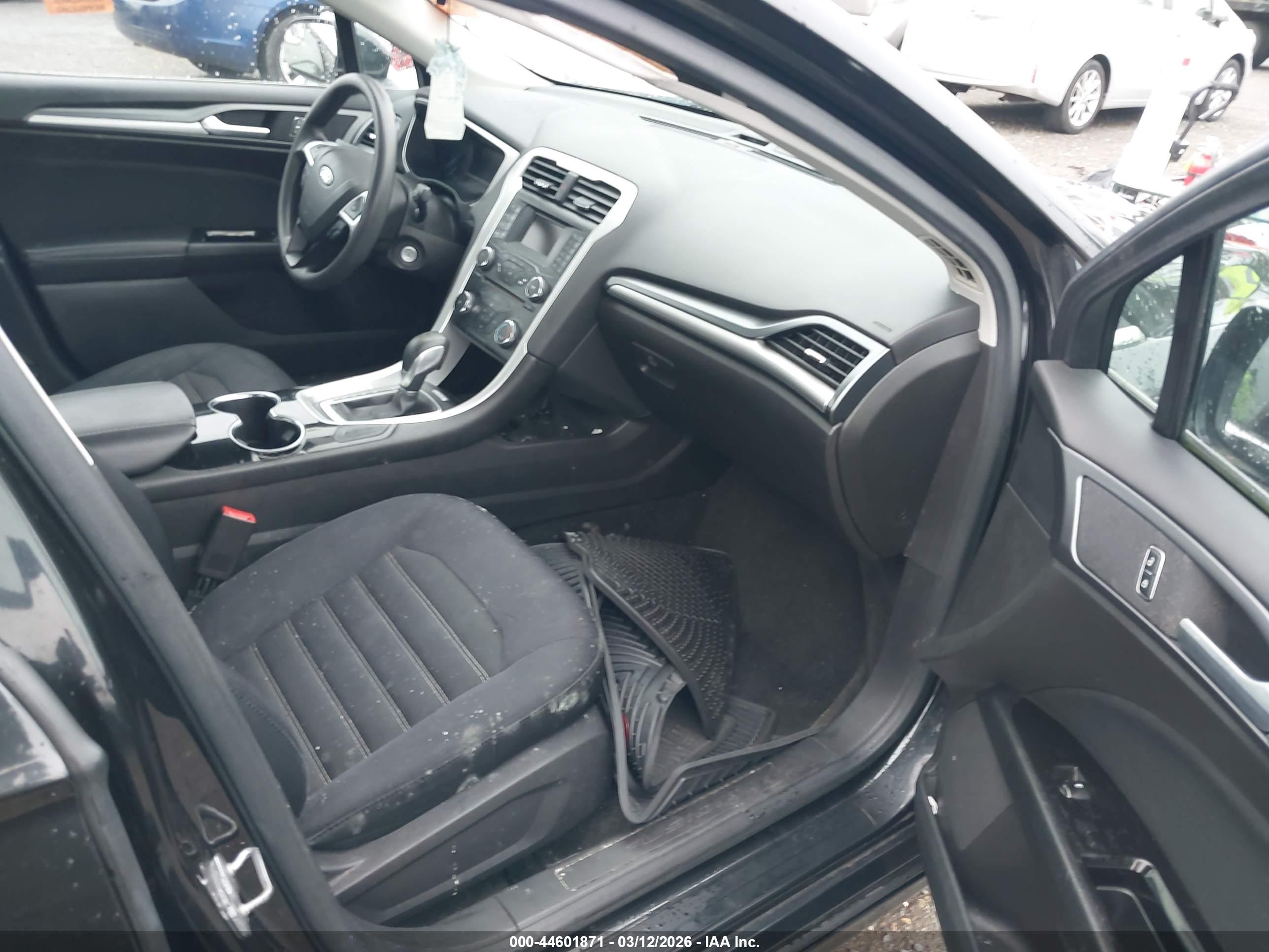 FORD FUSION image 5