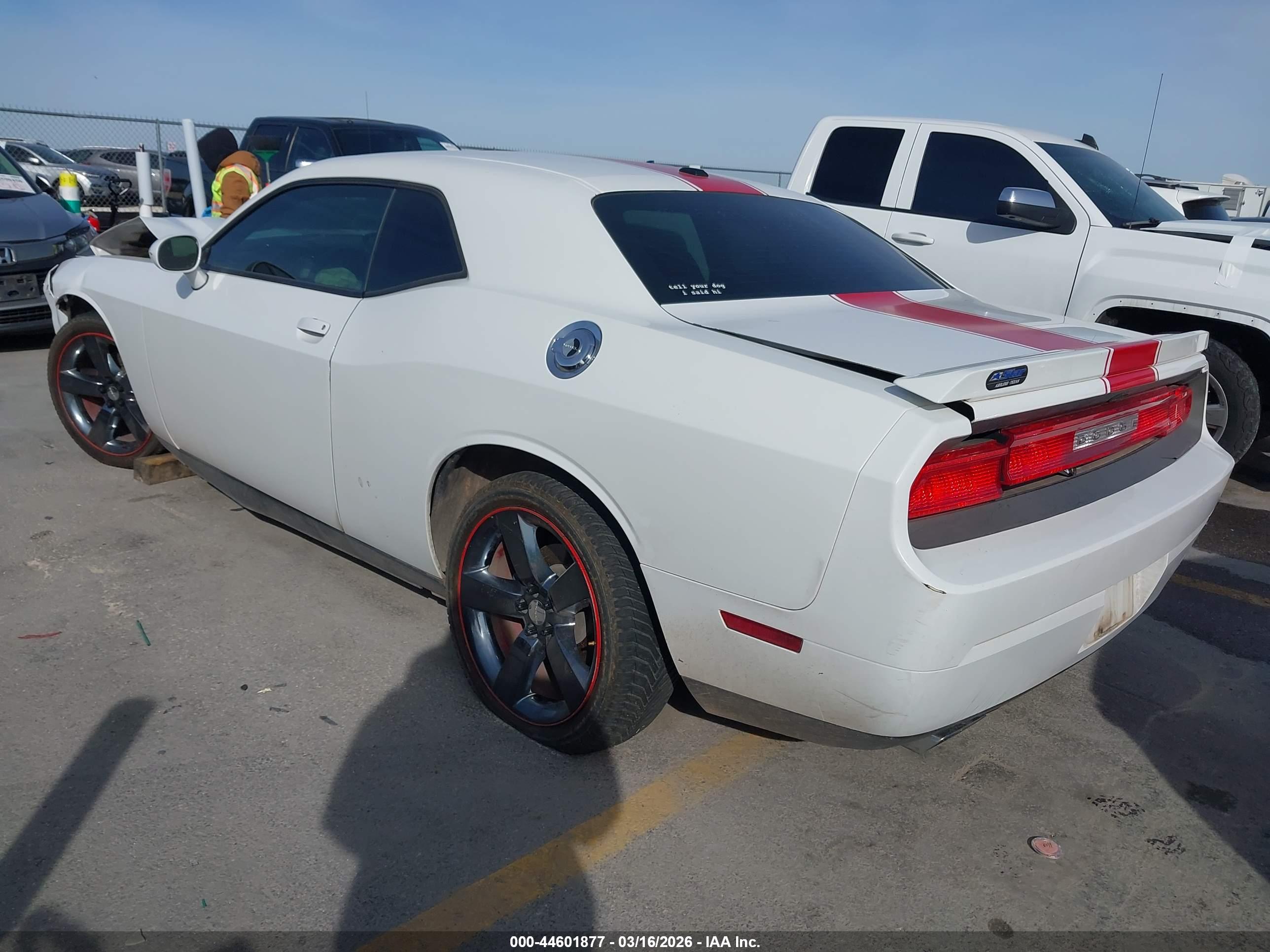 DODGE CHALLENGER image 3