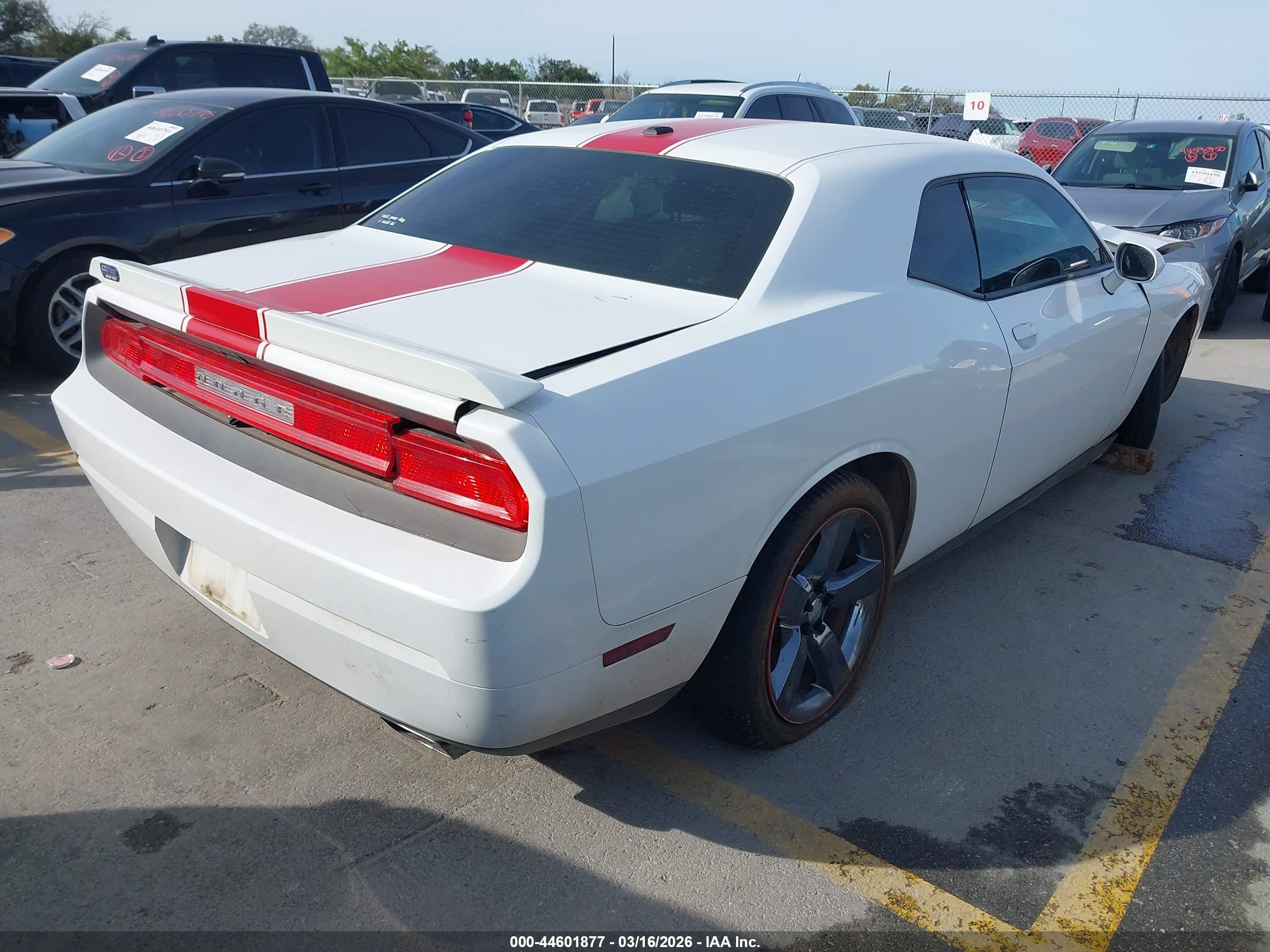 DODGE CHALLENGER image 4