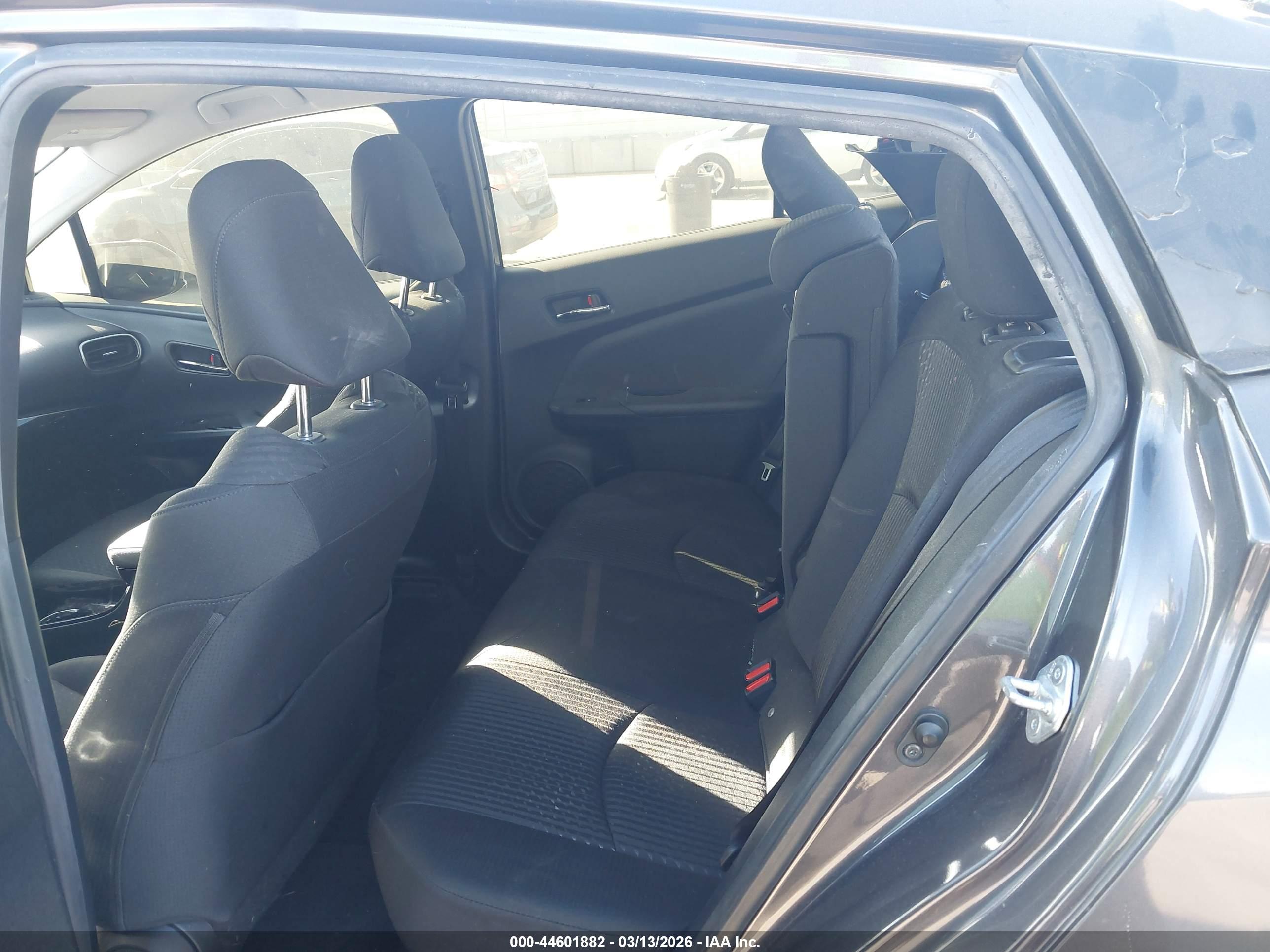 TOYOTA PRIUS image 8