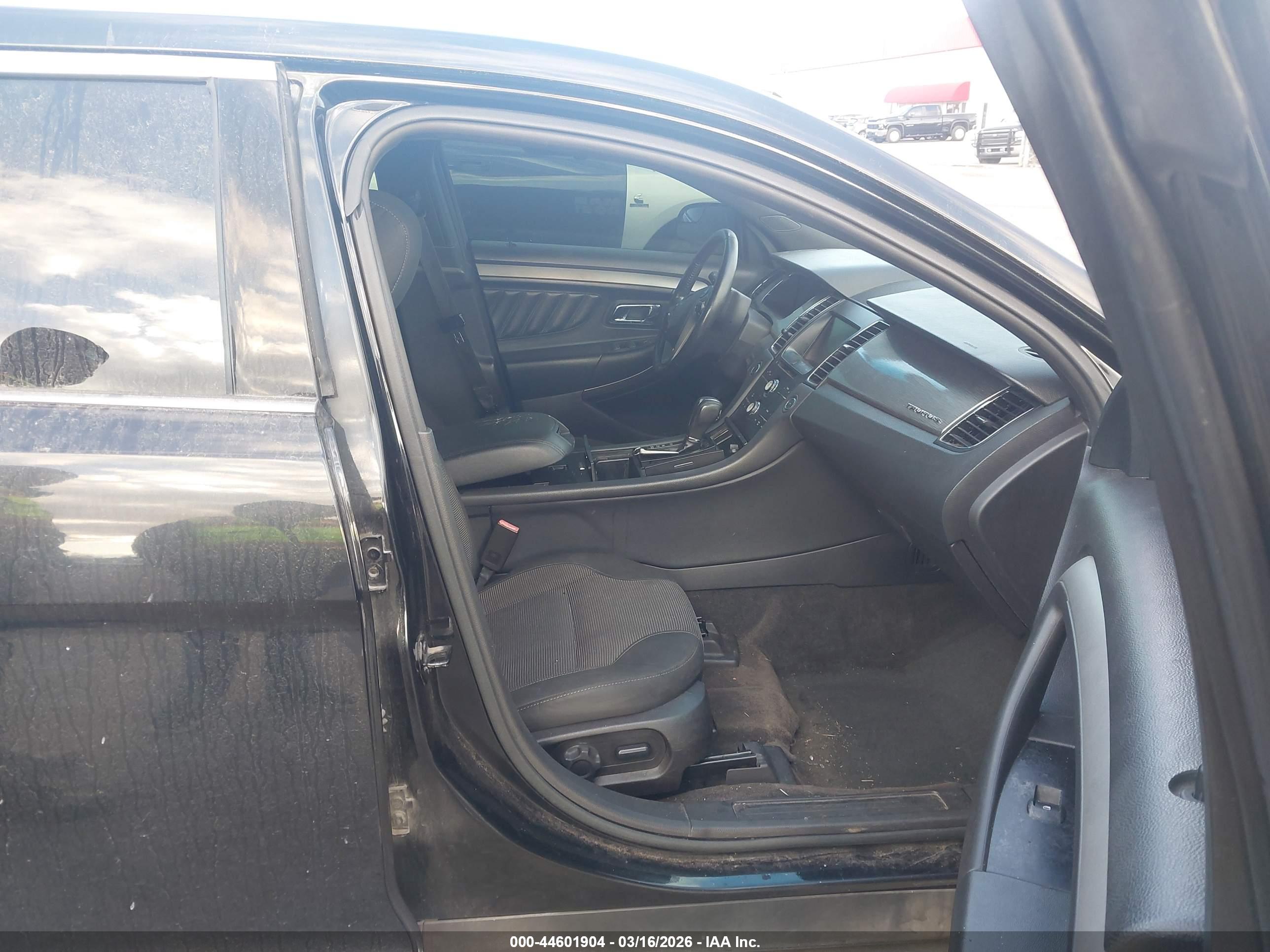 FORD TAURUS image 5