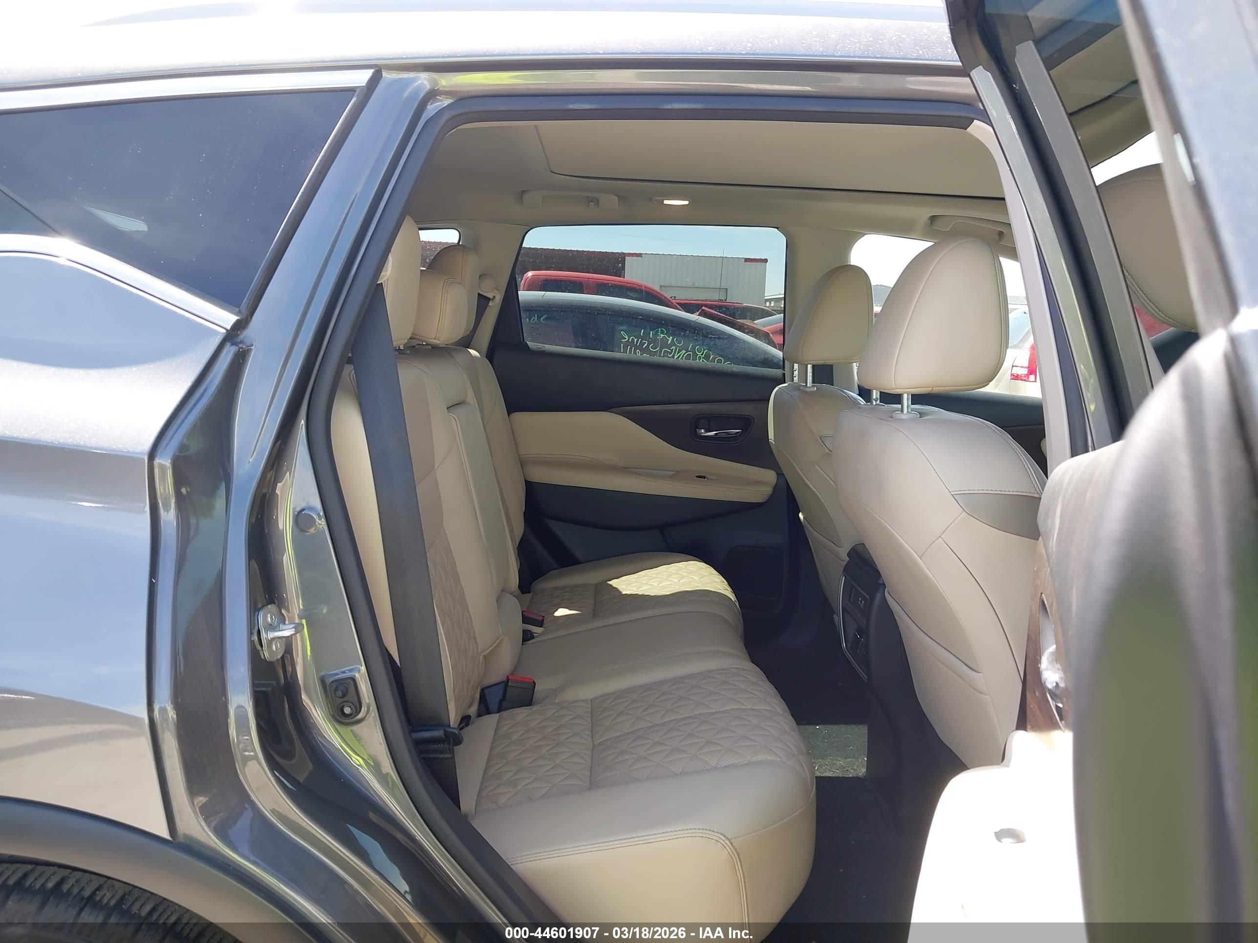NISSAN MURANO image 8