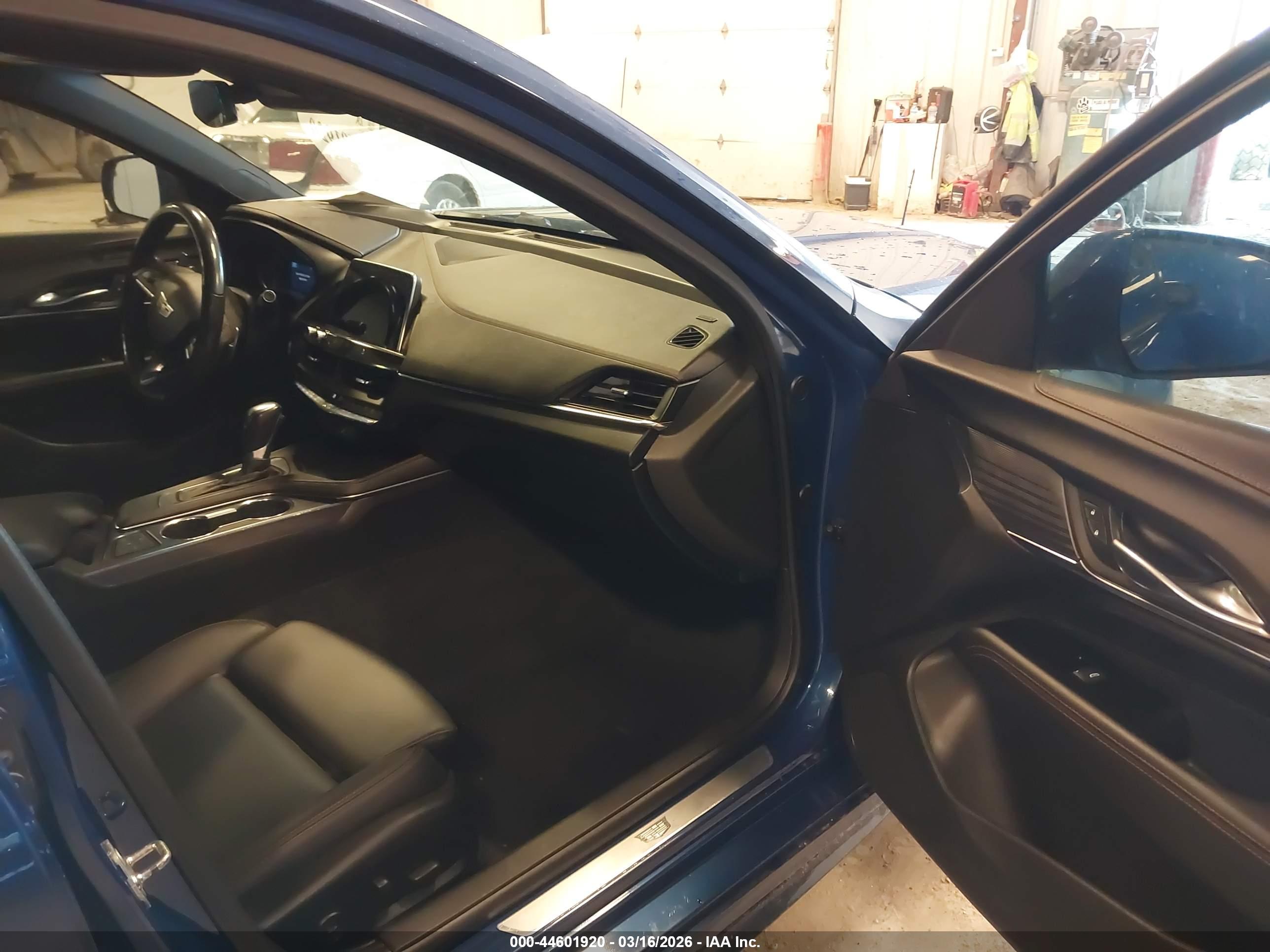 CADILLAC CT4 image 5