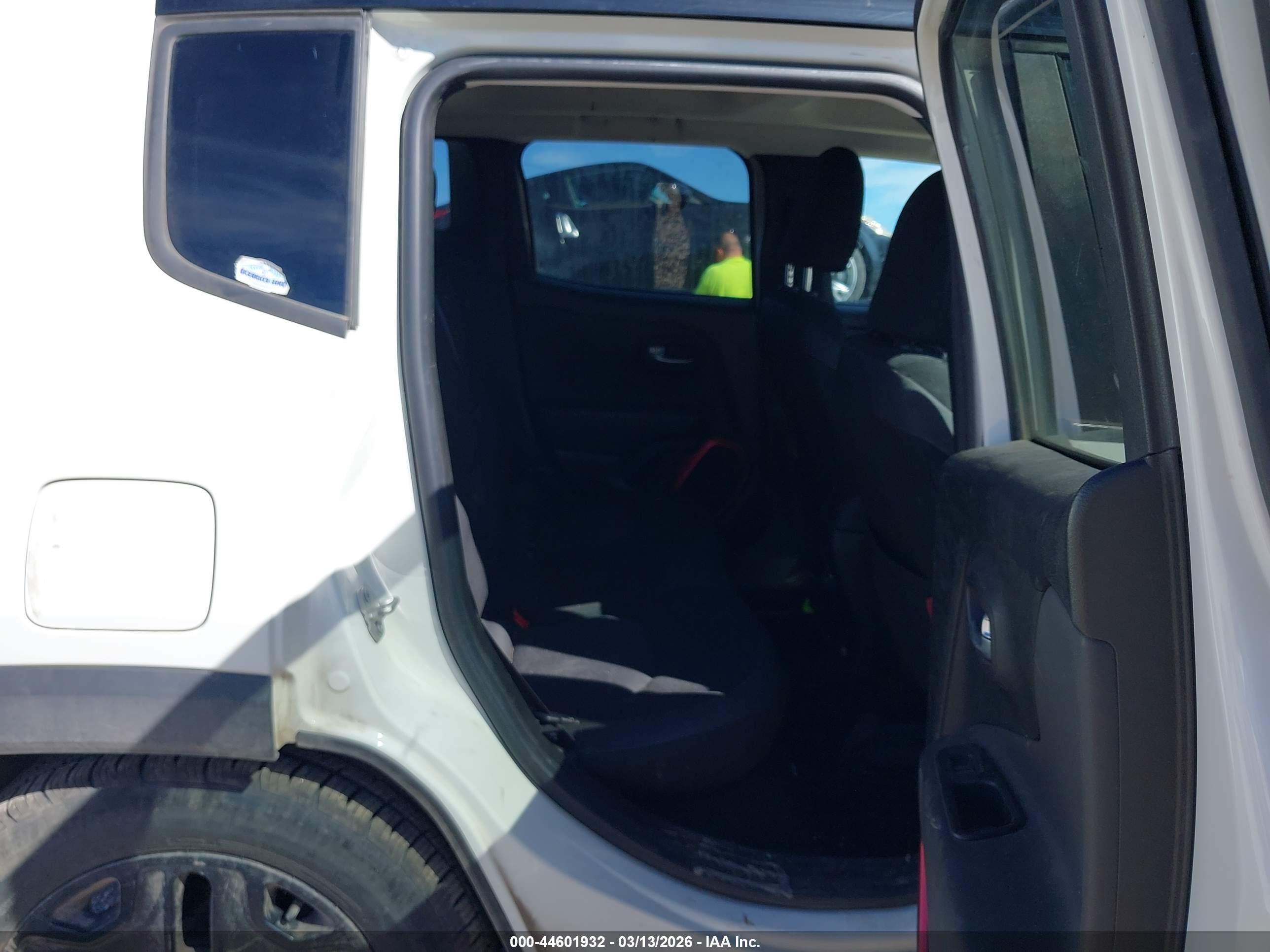 JEEP RENEGADE image 8