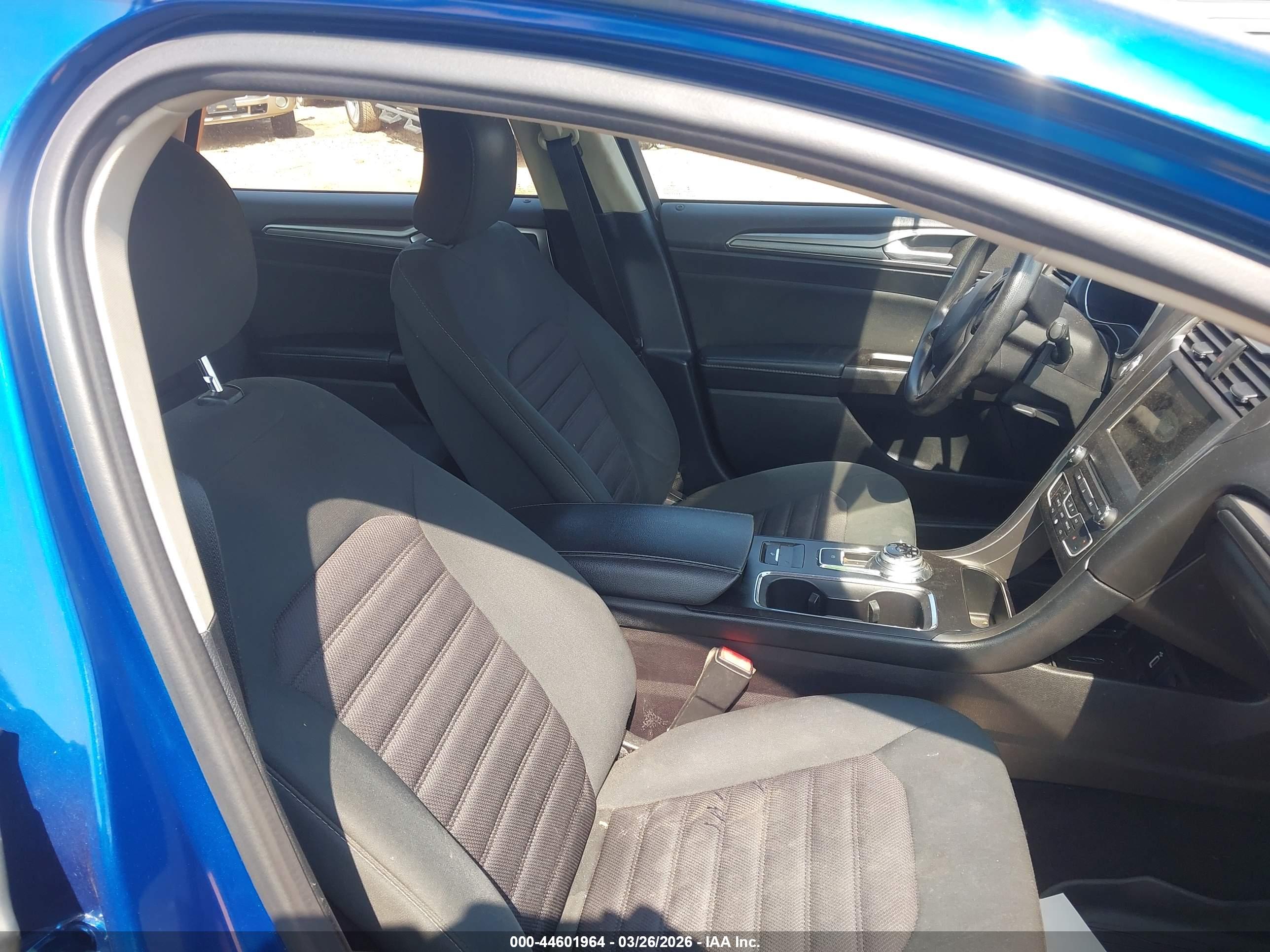 FORD FUSION image 5