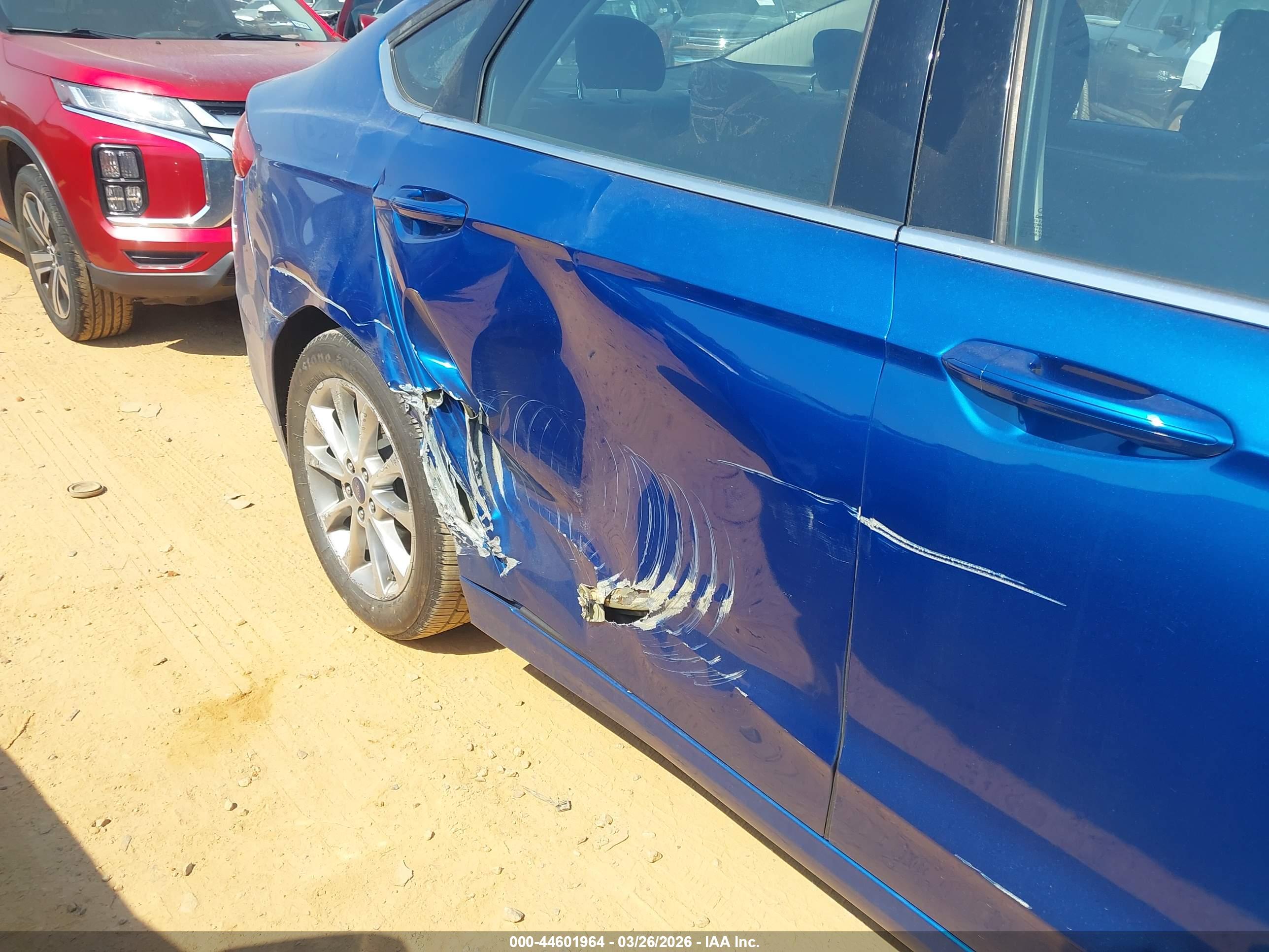 FORD FUSION image 6