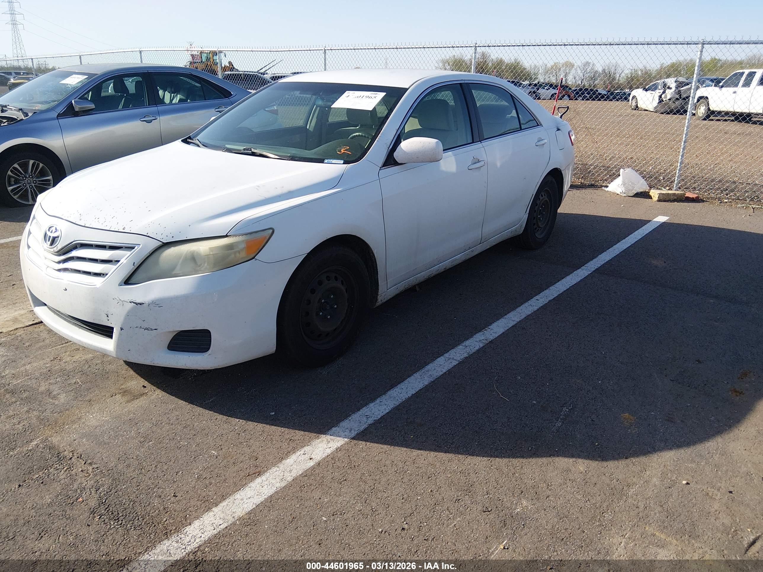 TOYOTA CAMRY image 2