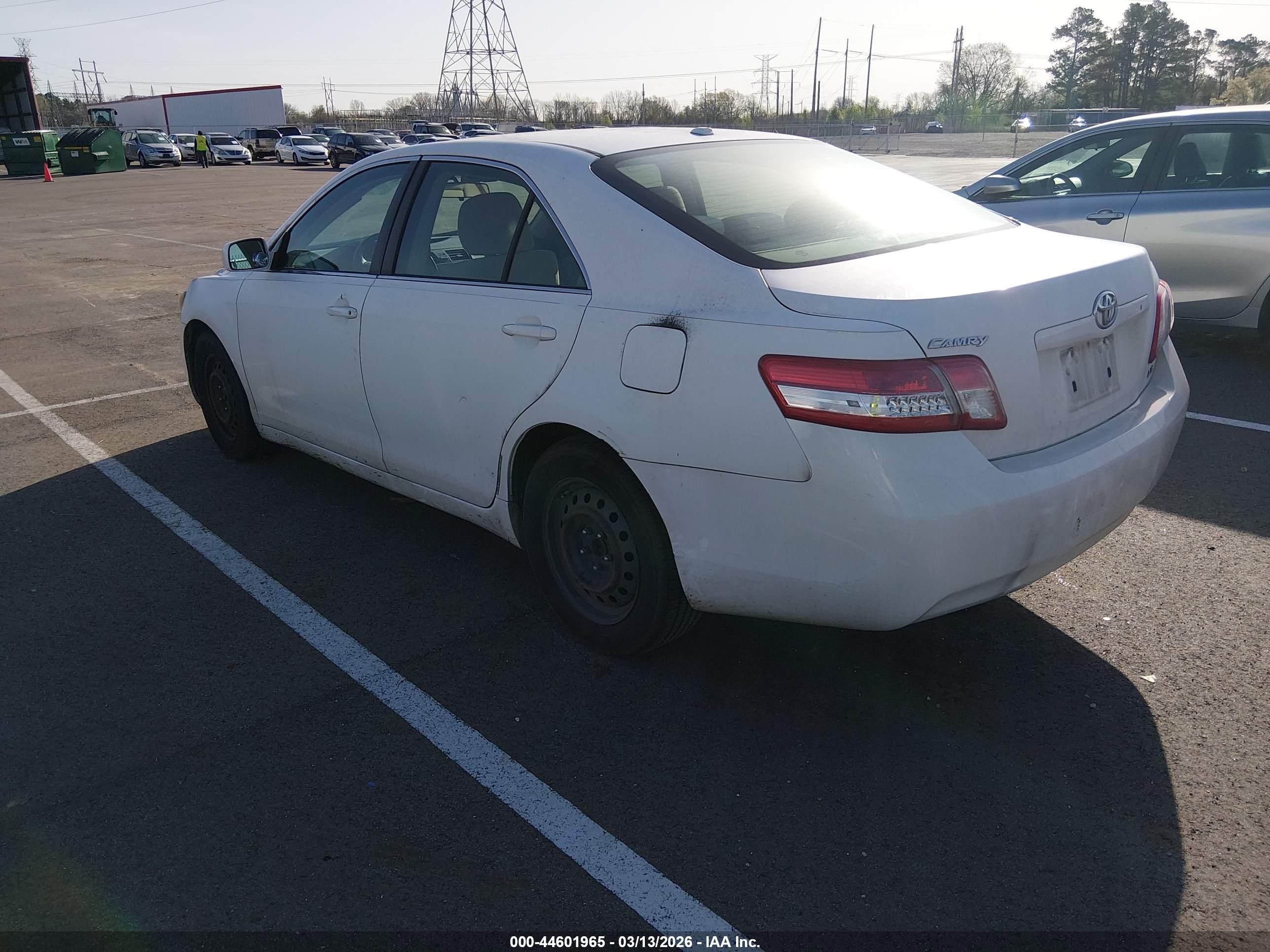 TOYOTA CAMRY image 3