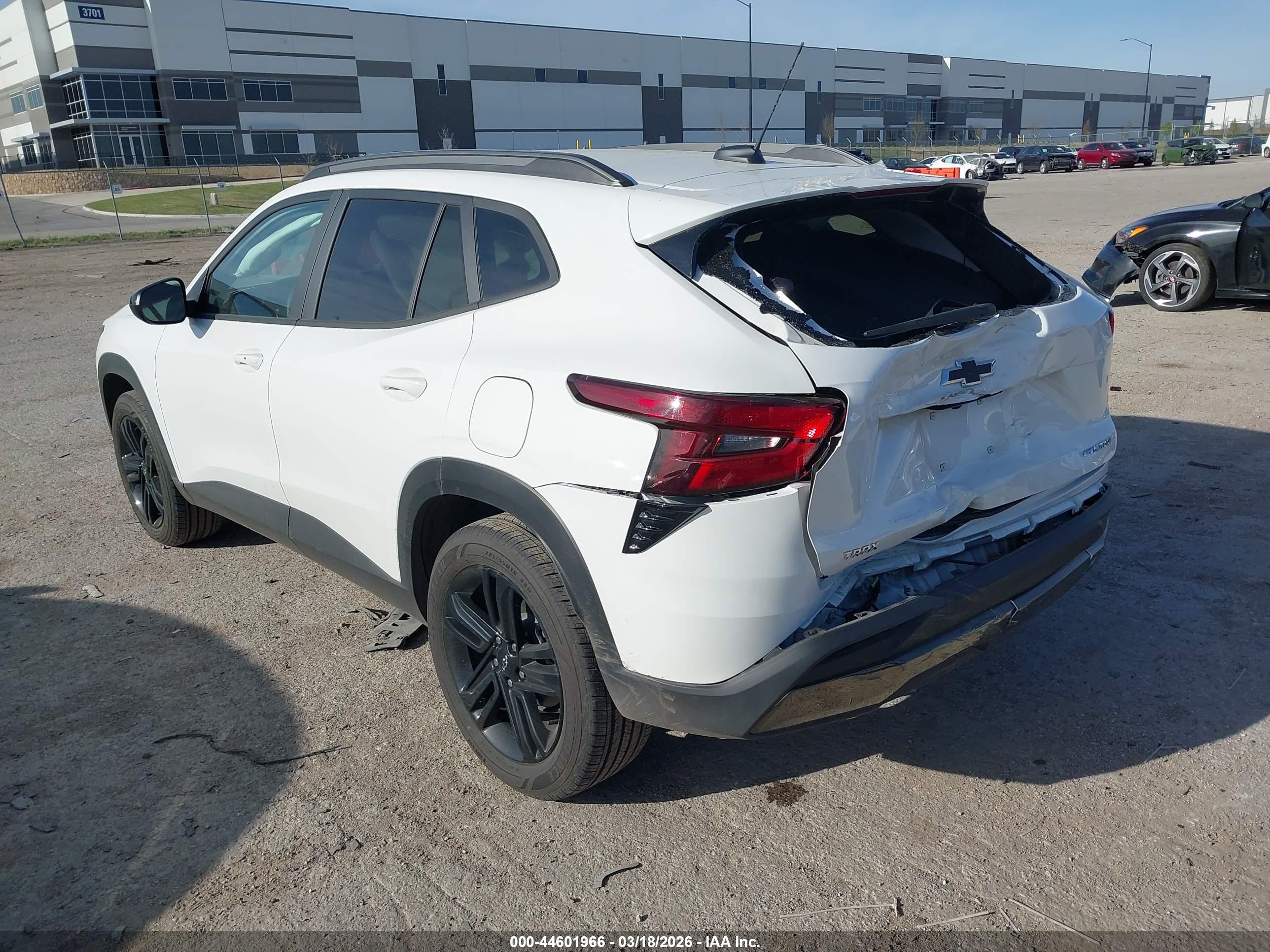 CHEVROLET TRAX image 3