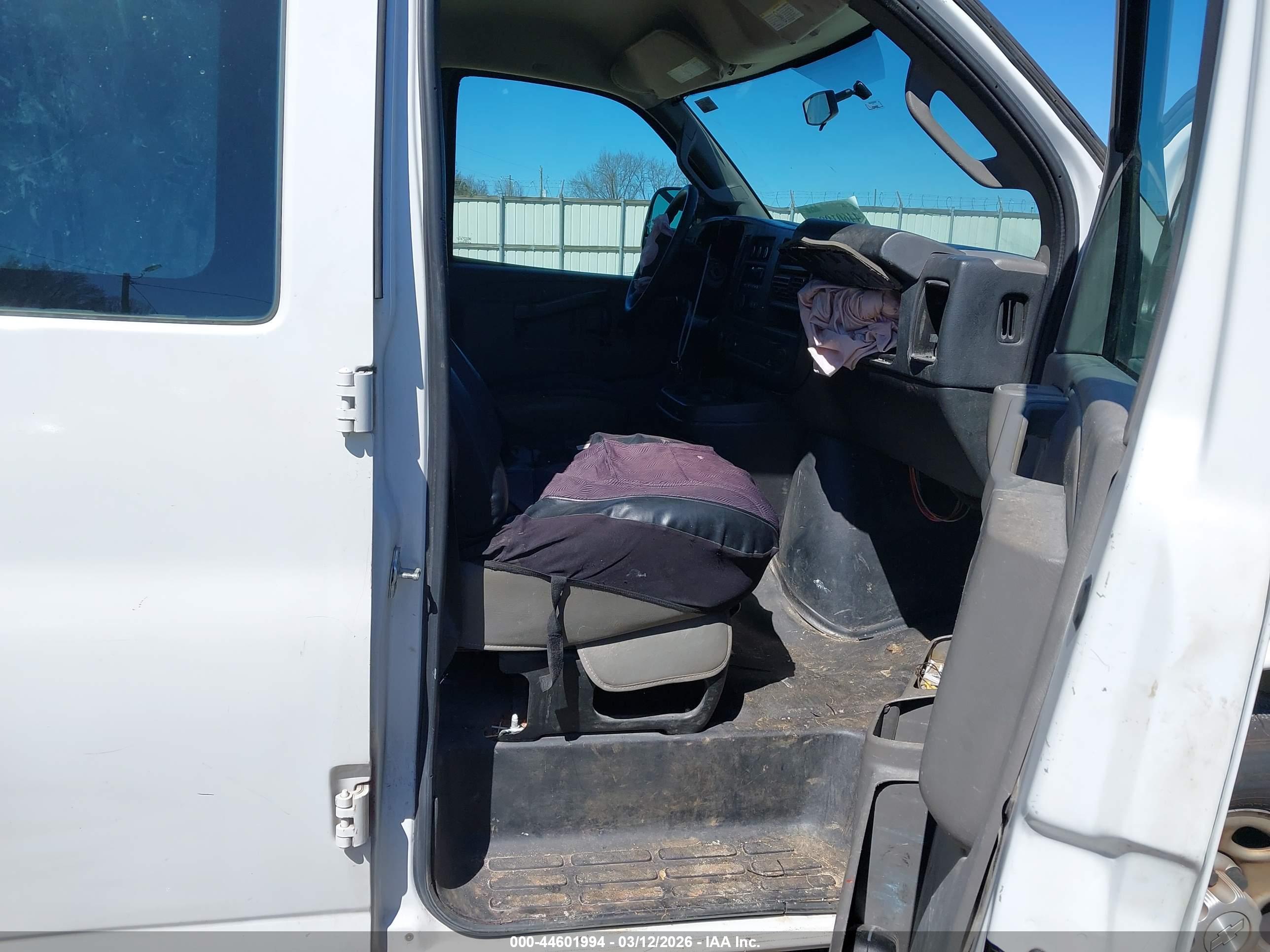 CHEVROLET EXPRESS image 5