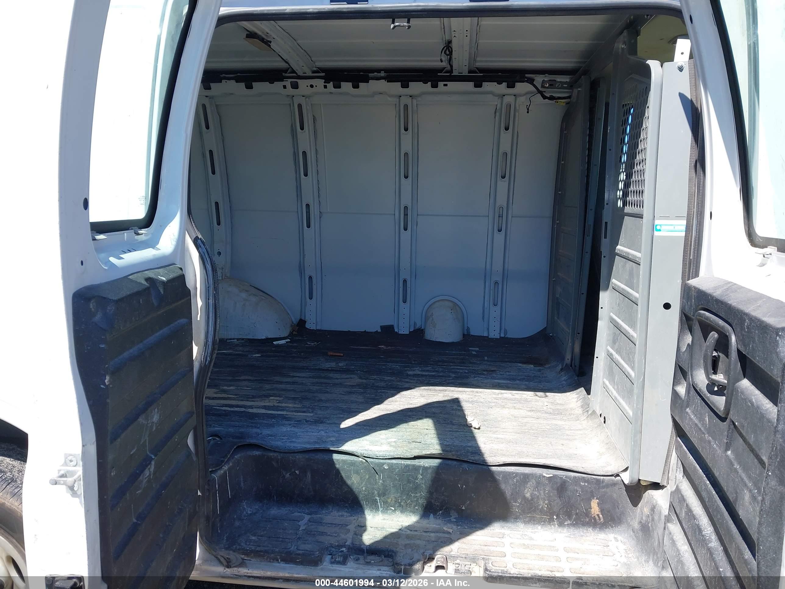 CHEVROLET EXPRESS image 8
