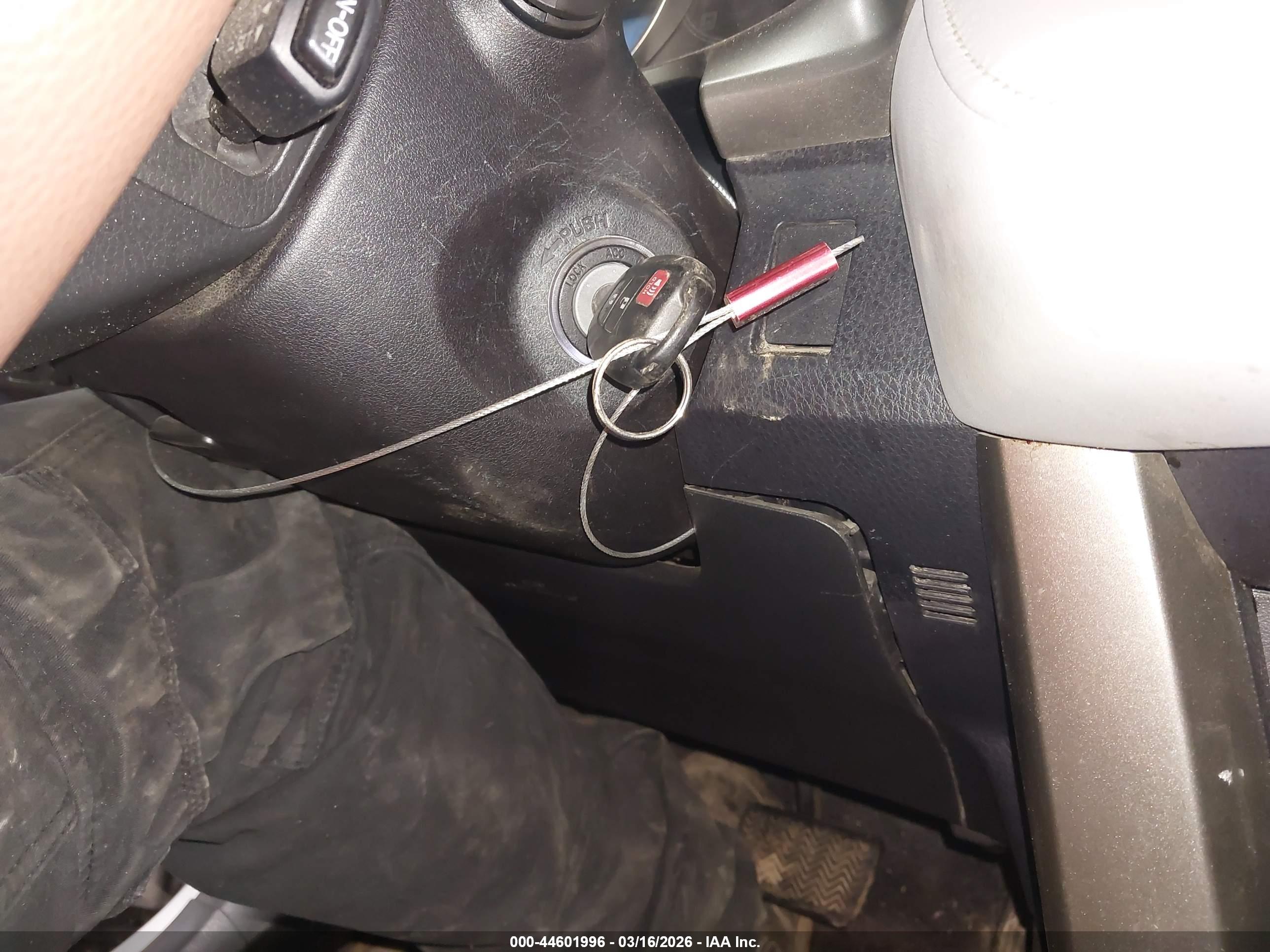 TOYOTA RAV4 image 11