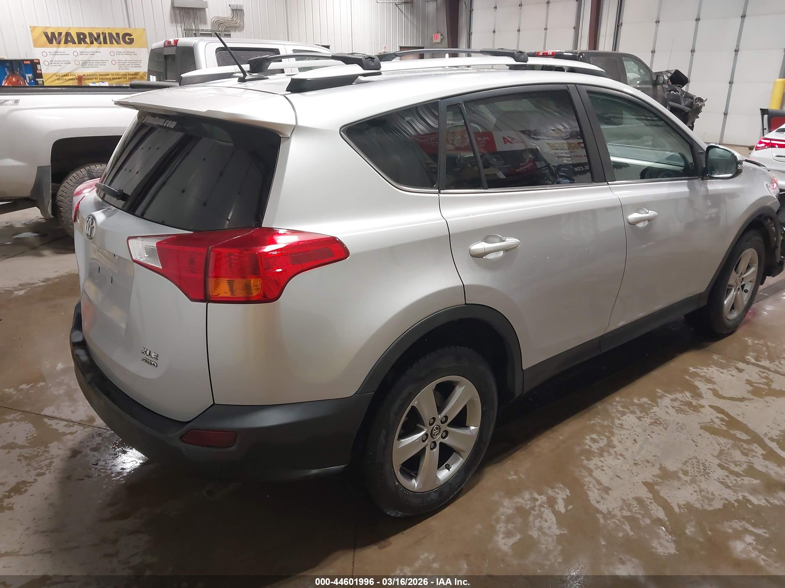 TOYOTA RAV4 image 4