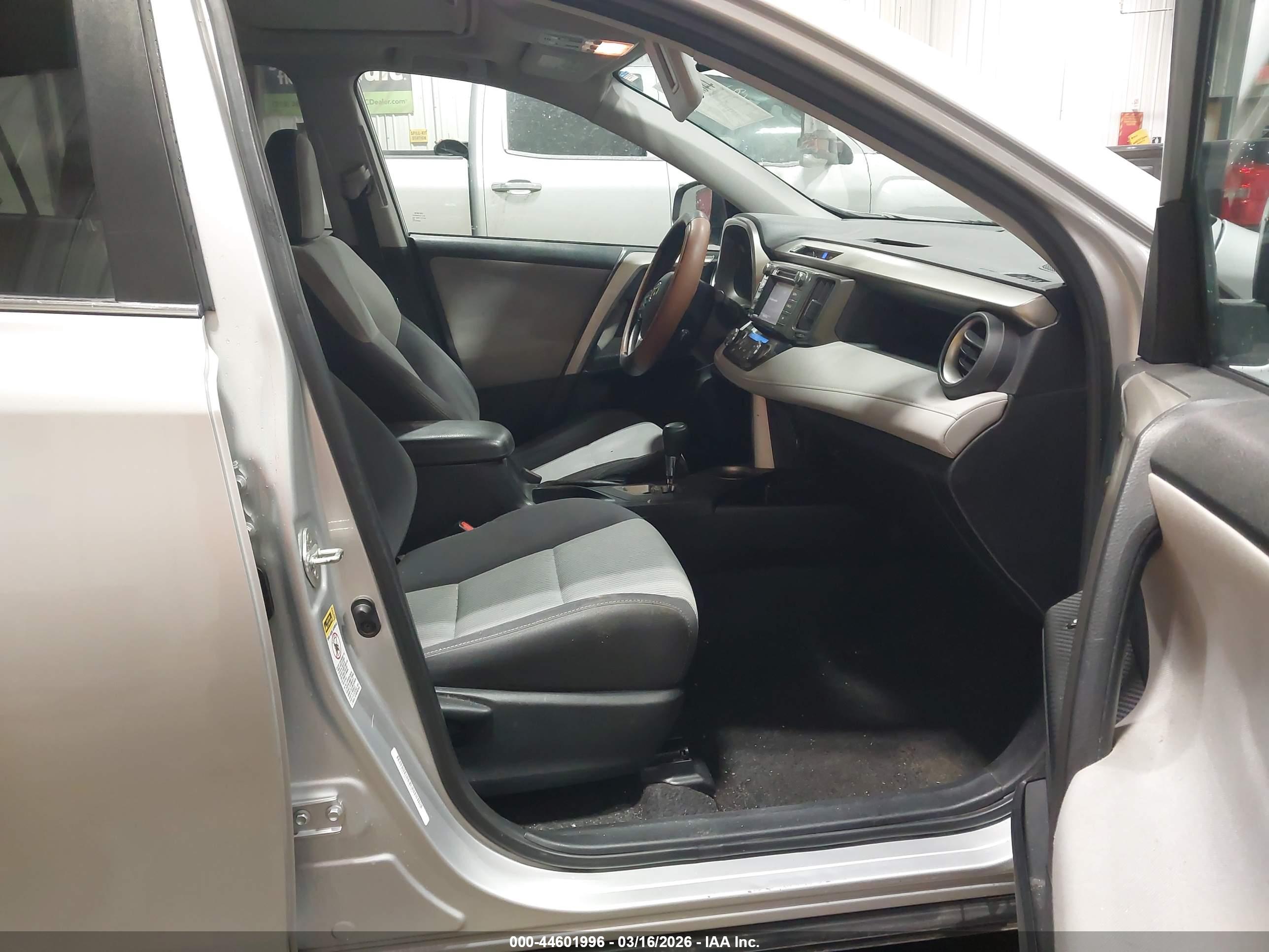 TOYOTA RAV4 image 5