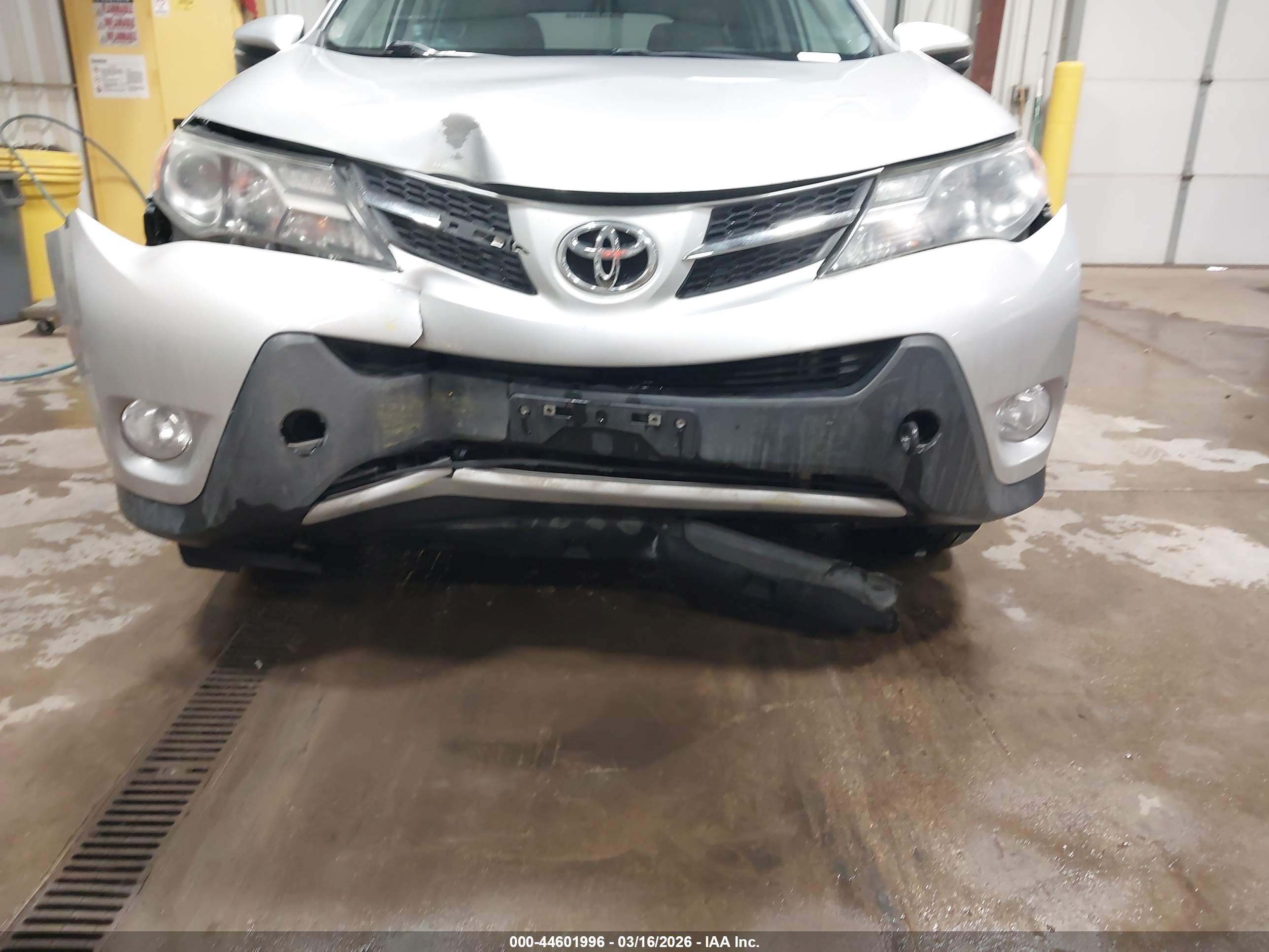TOYOTA RAV4 image 6