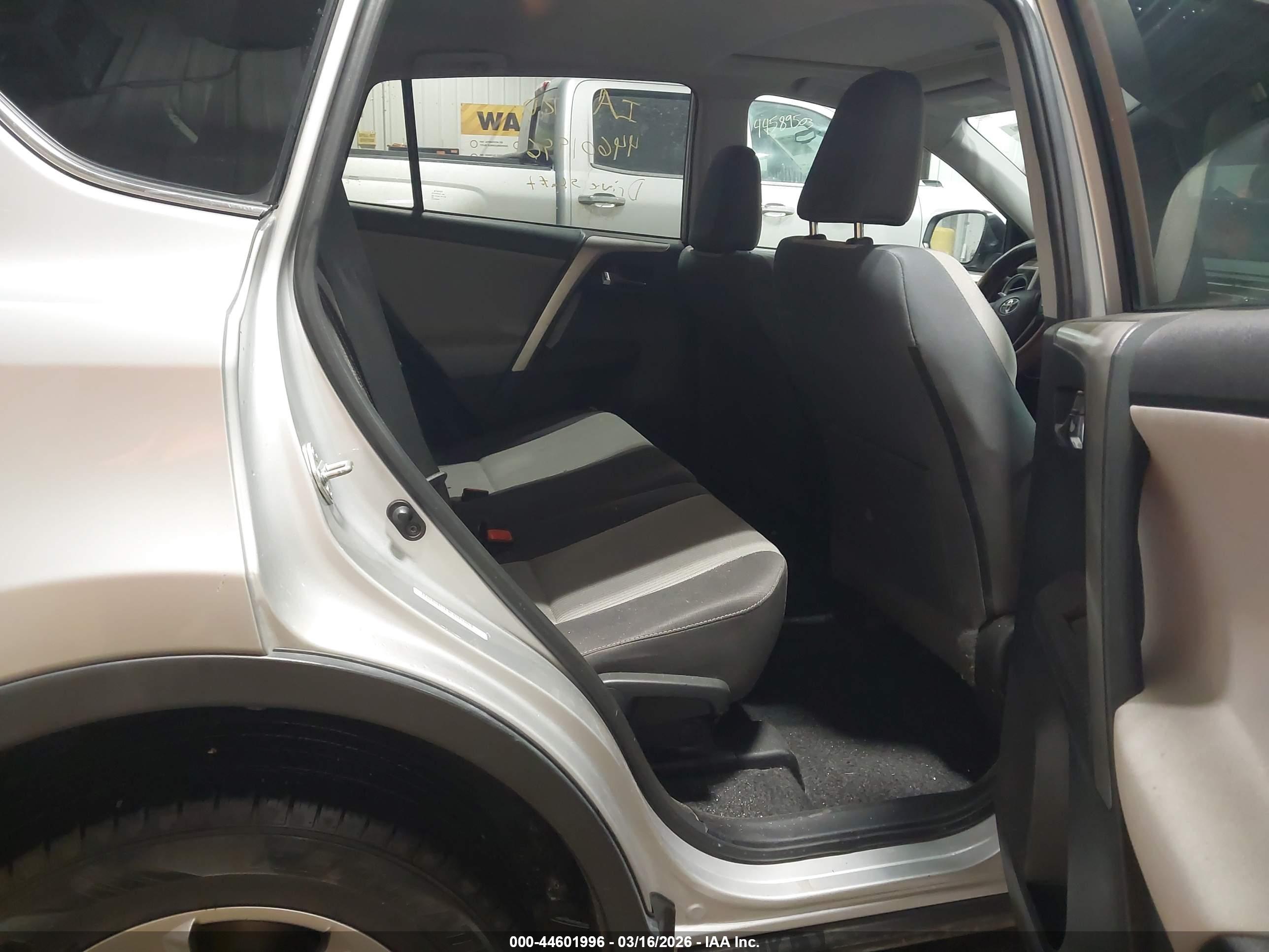 TOYOTA RAV4 image 8