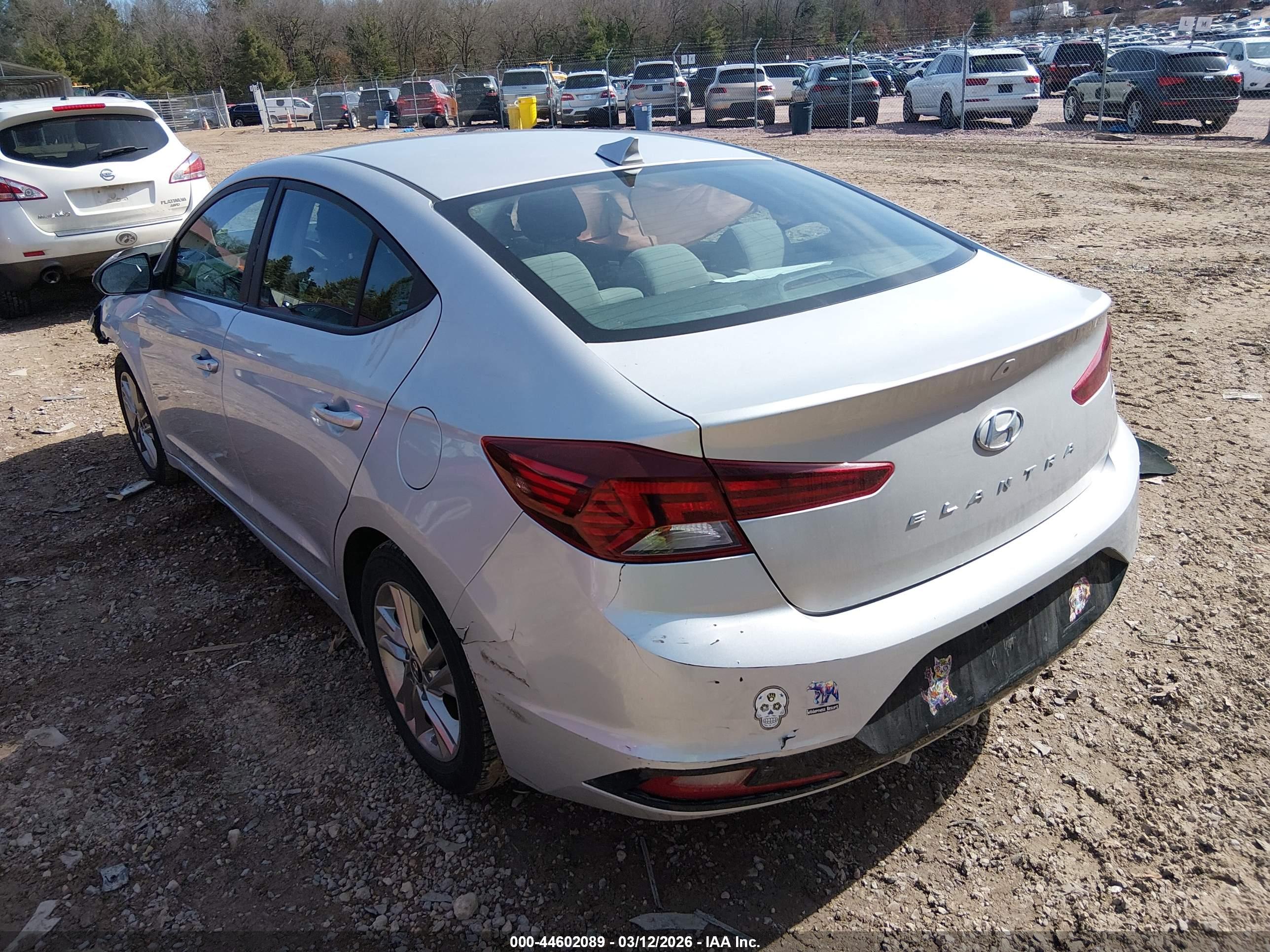 HYUNDAI ELANTRA image 3