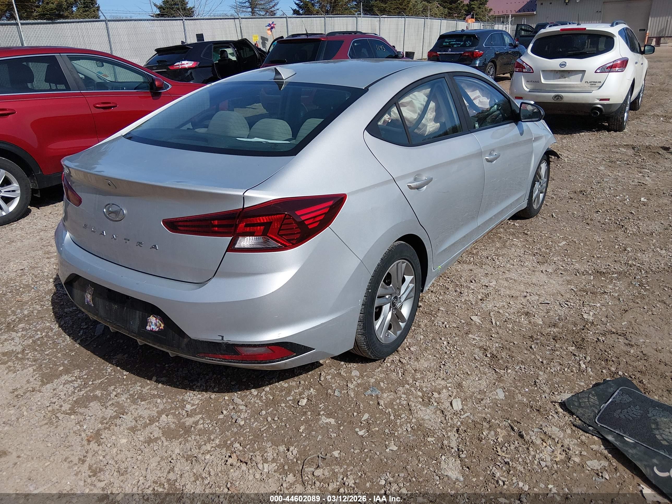 HYUNDAI ELANTRA image 4