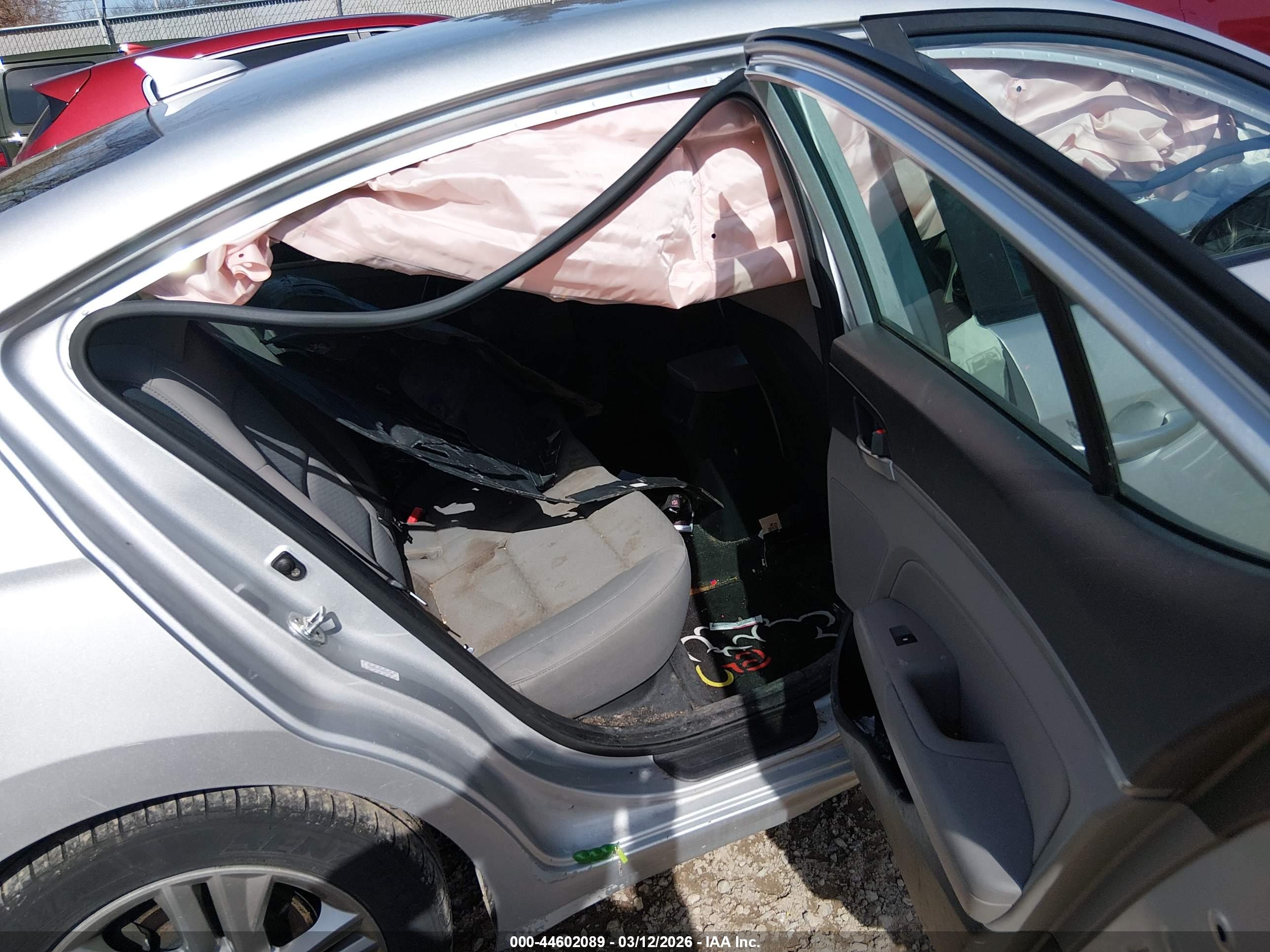 HYUNDAI ELANTRA image 8