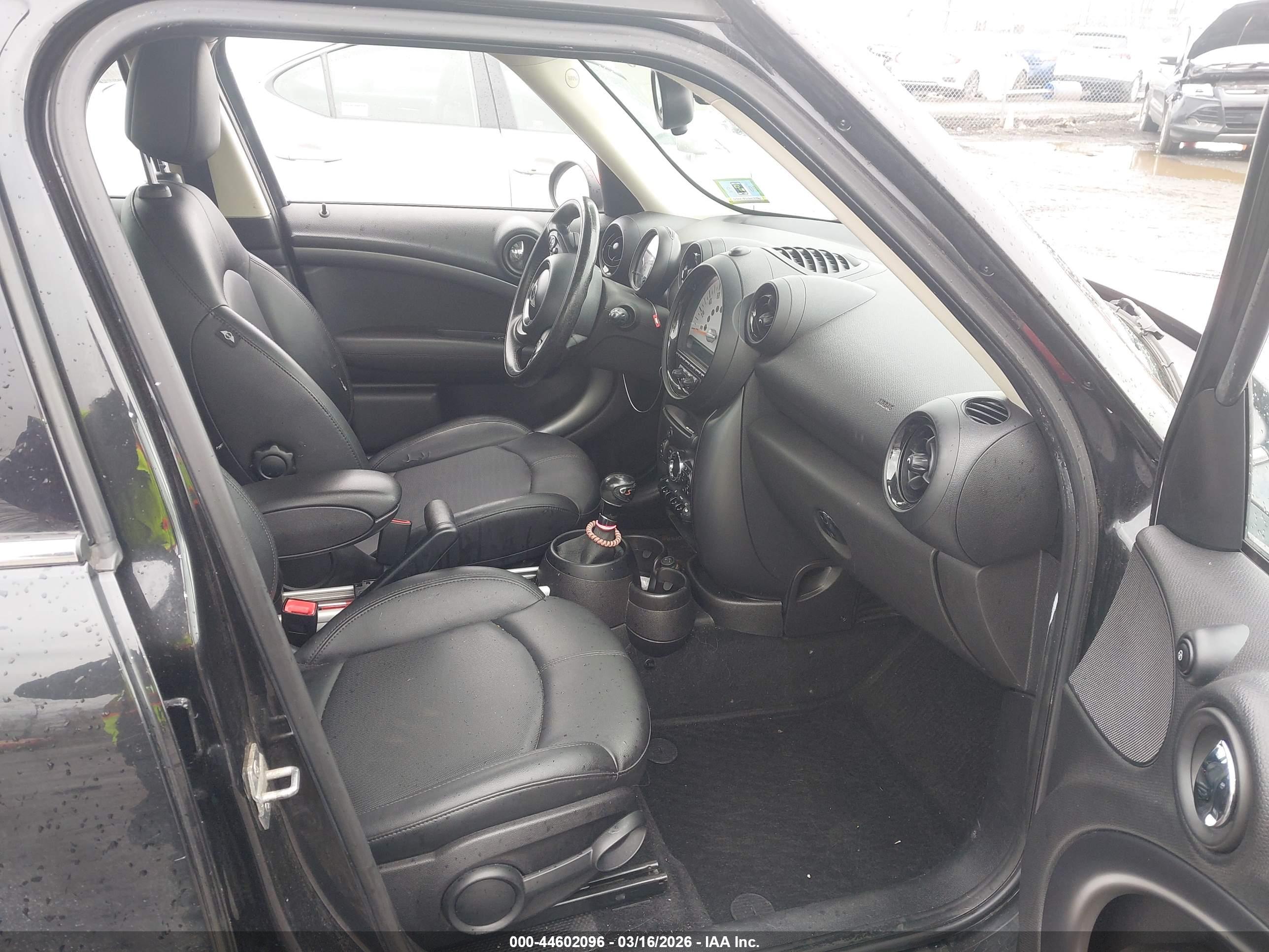 MINI COUNTRYMAN image 5