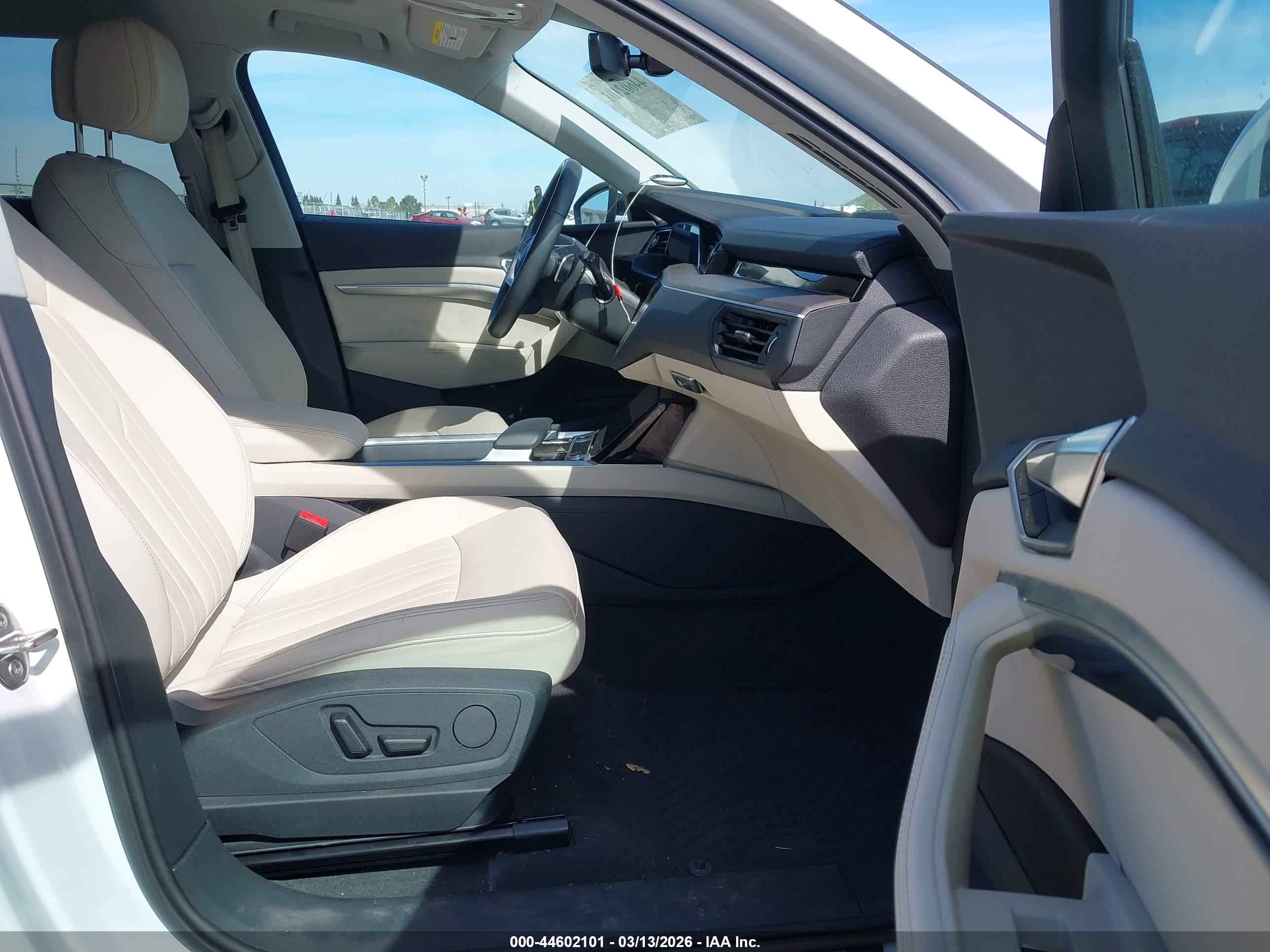 AUDI Q8 image 5
