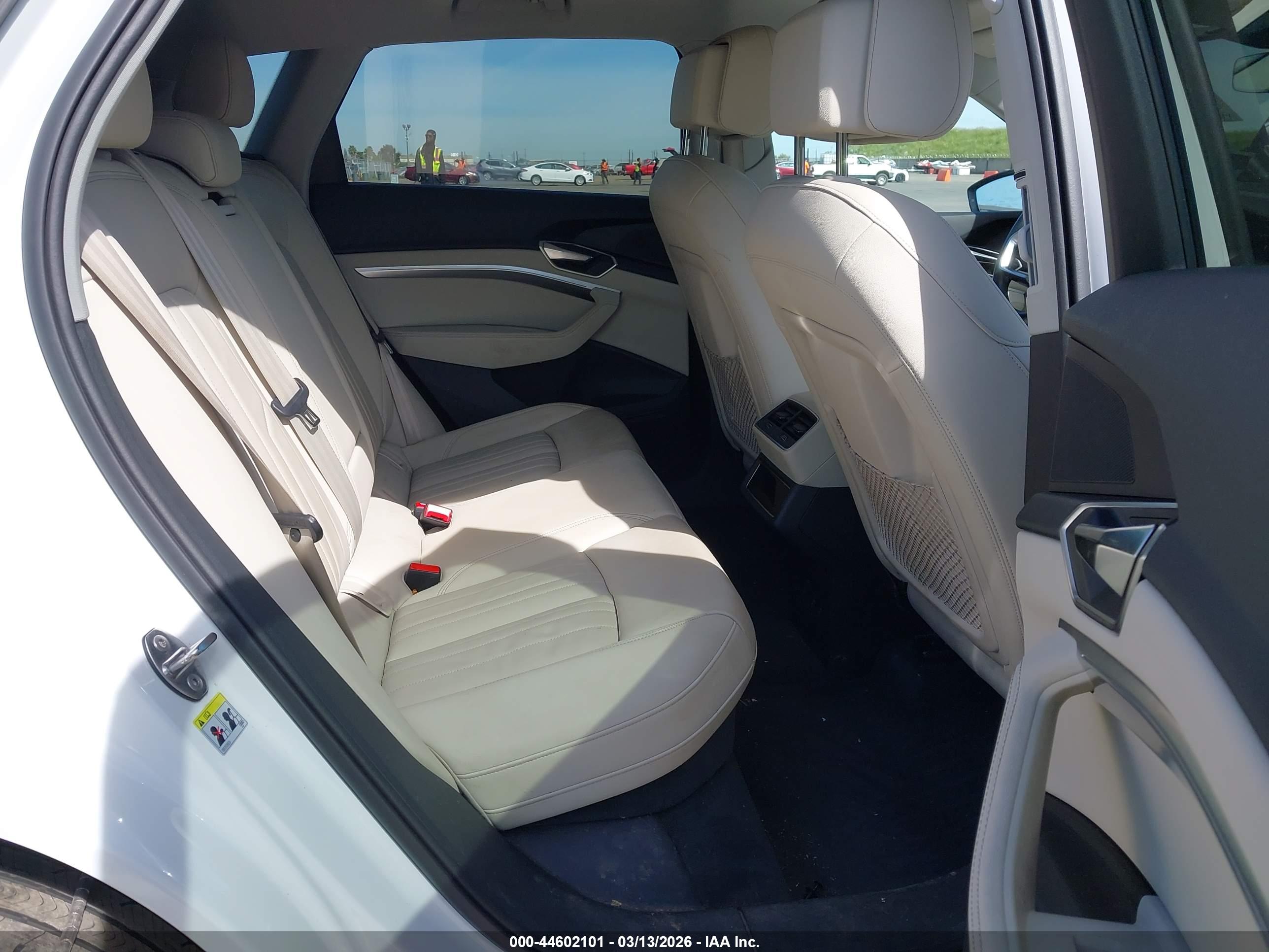 AUDI Q8 image 8