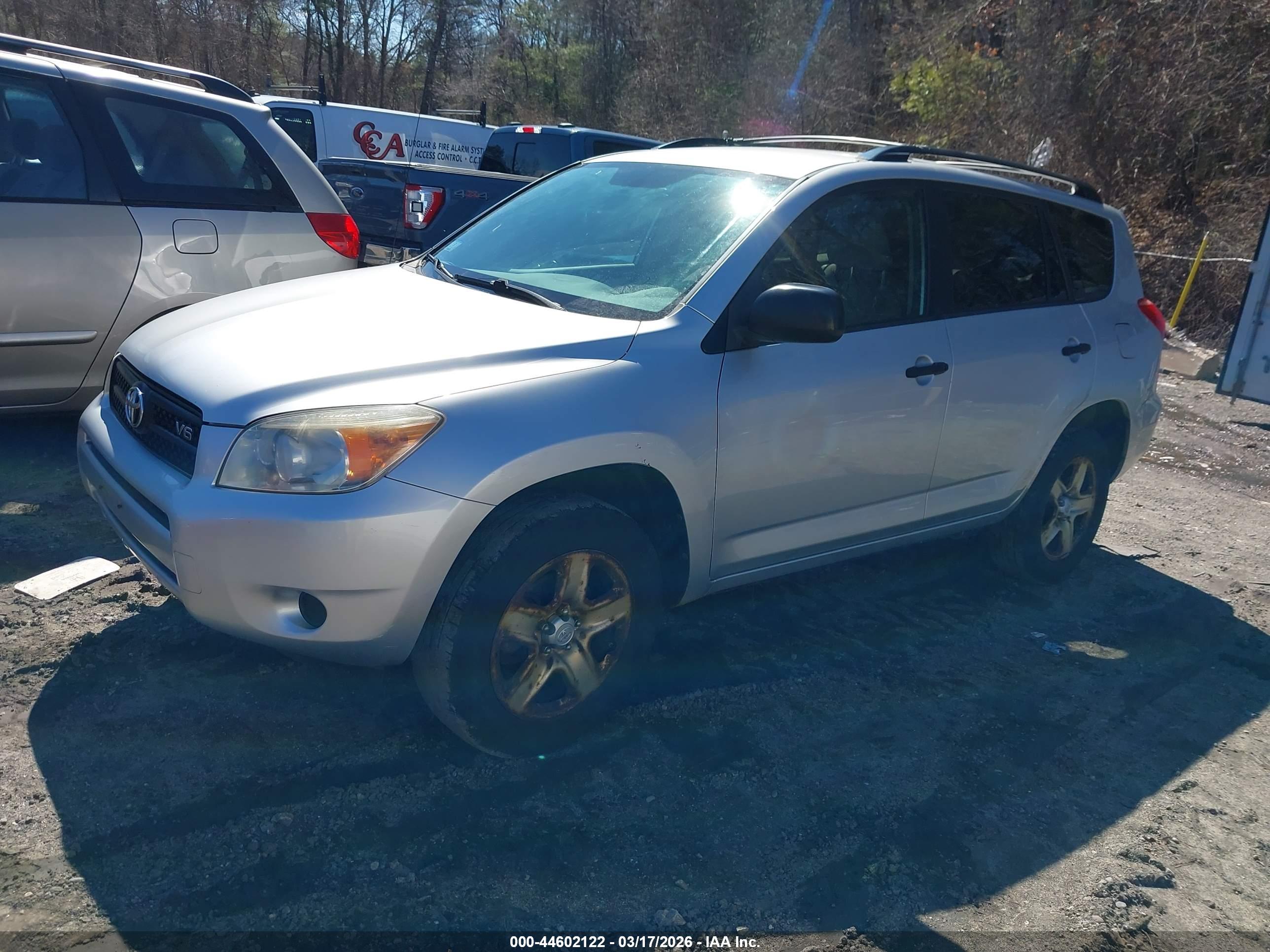 TOYOTA RAV4 image 2