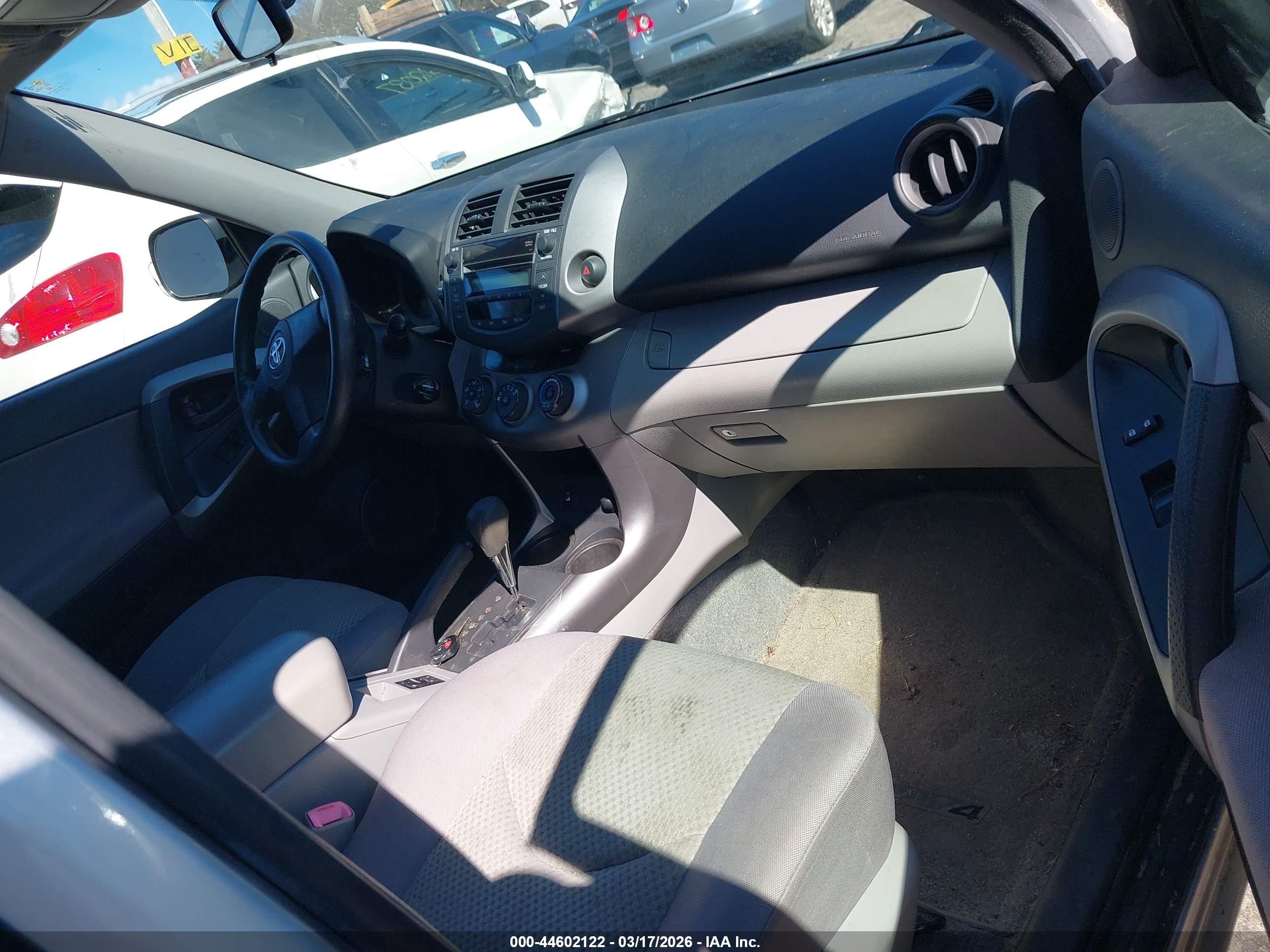 TOYOTA RAV4 image 5