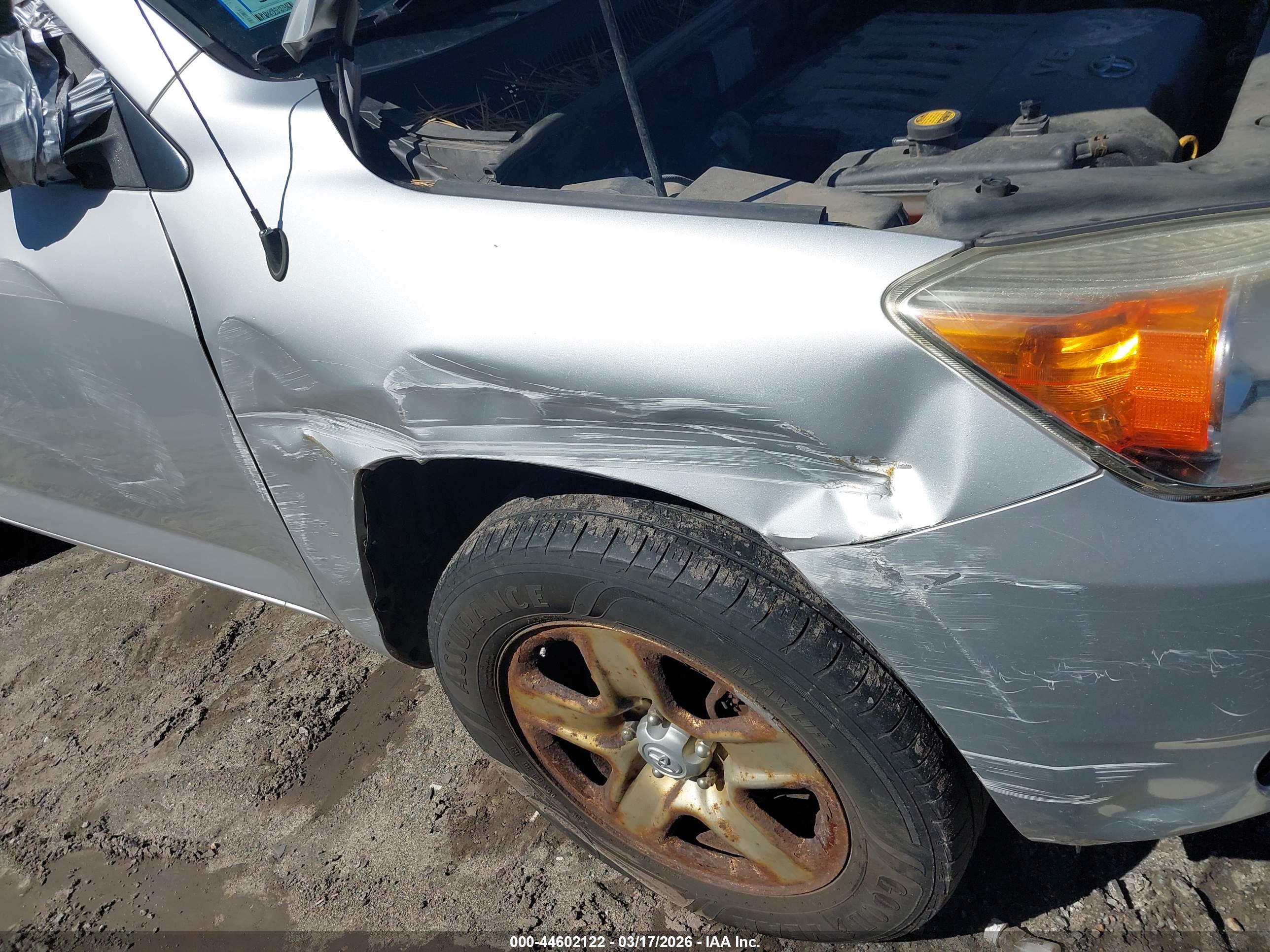 TOYOTA RAV4 image 6