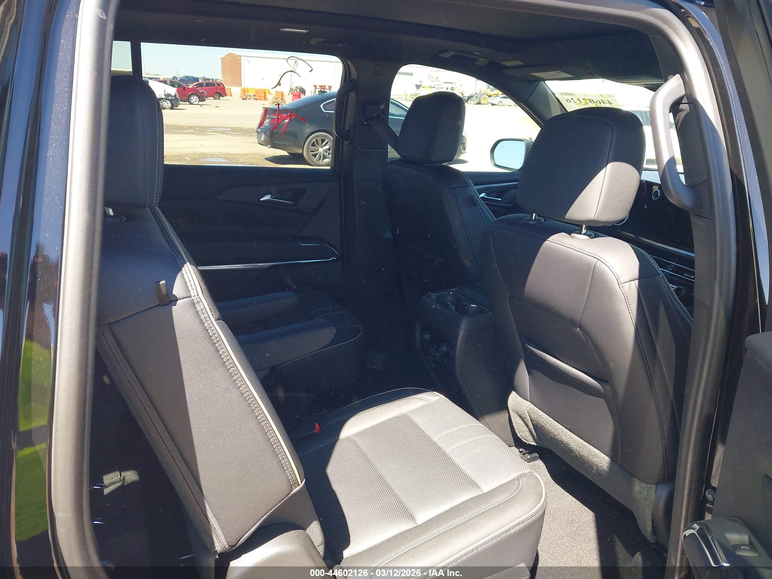 CHEVROLET TRAVERSE image 8