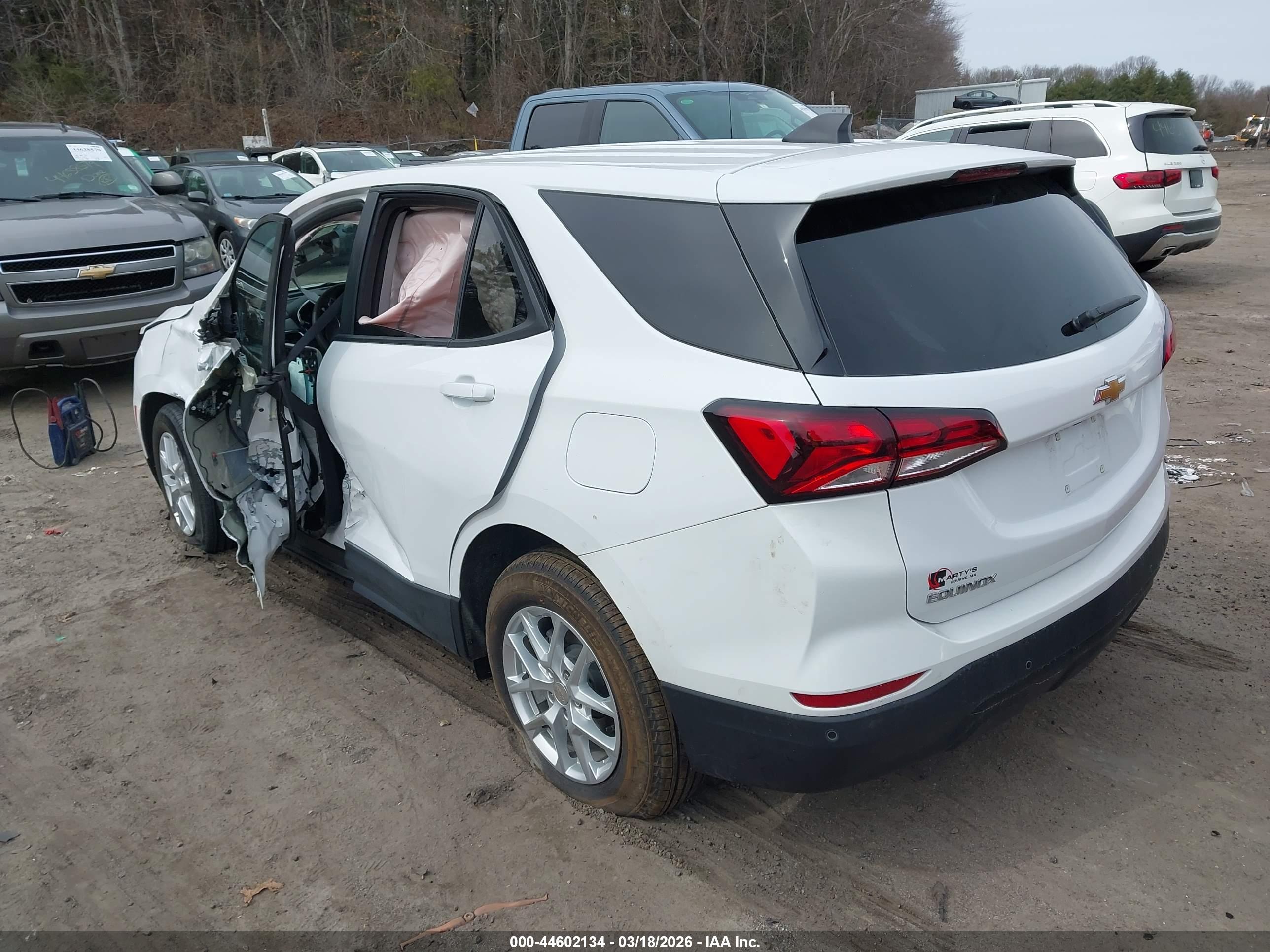 CHEVROLET EQUINOX image 3