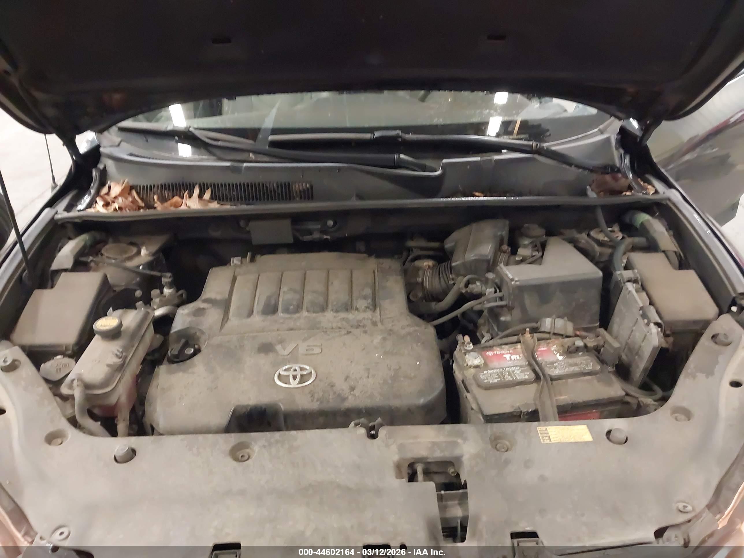 TOYOTA RAV4 image 10