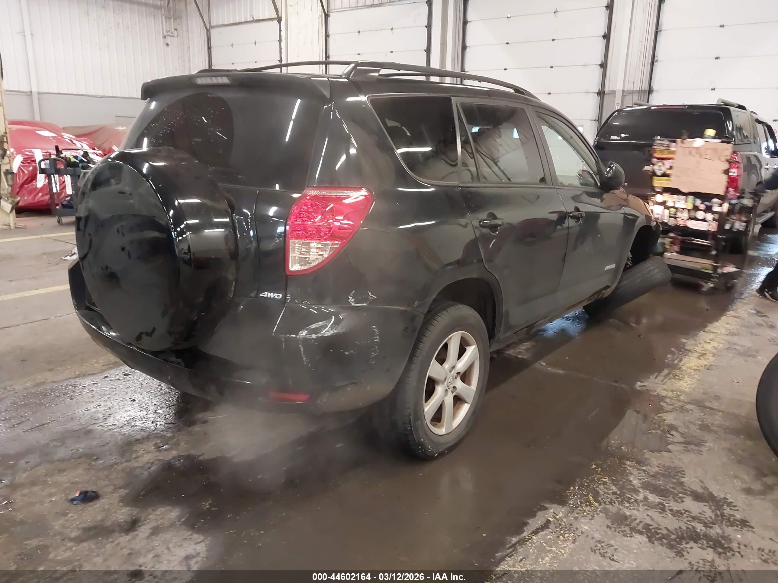 TOYOTA RAV4 image 4